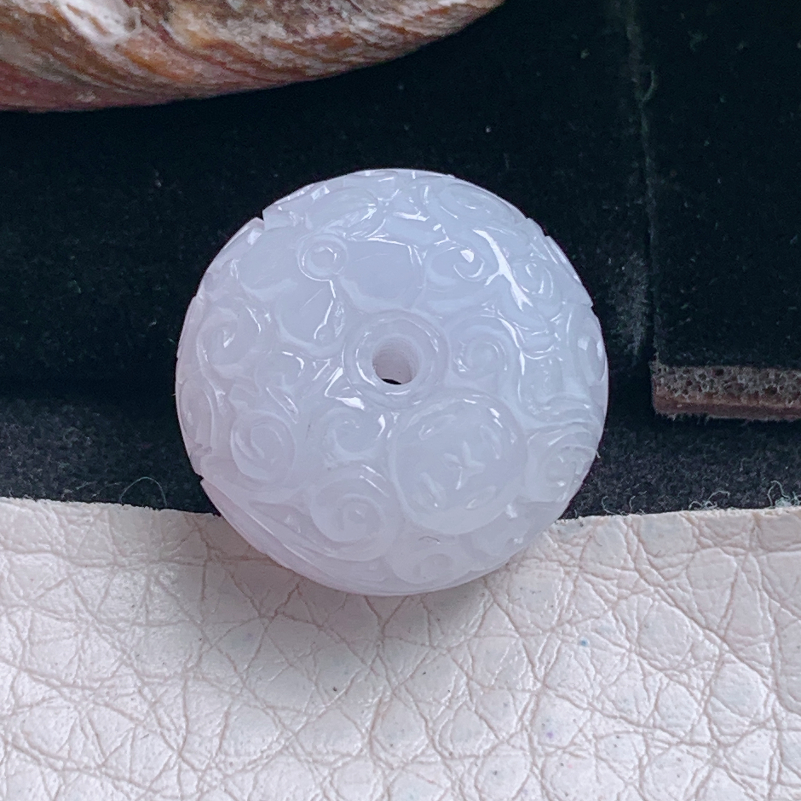 py实拍20.2*12.6缅甸翡翠淡紫底冰润面包扣 玉扣玉吊坠 玉挂件