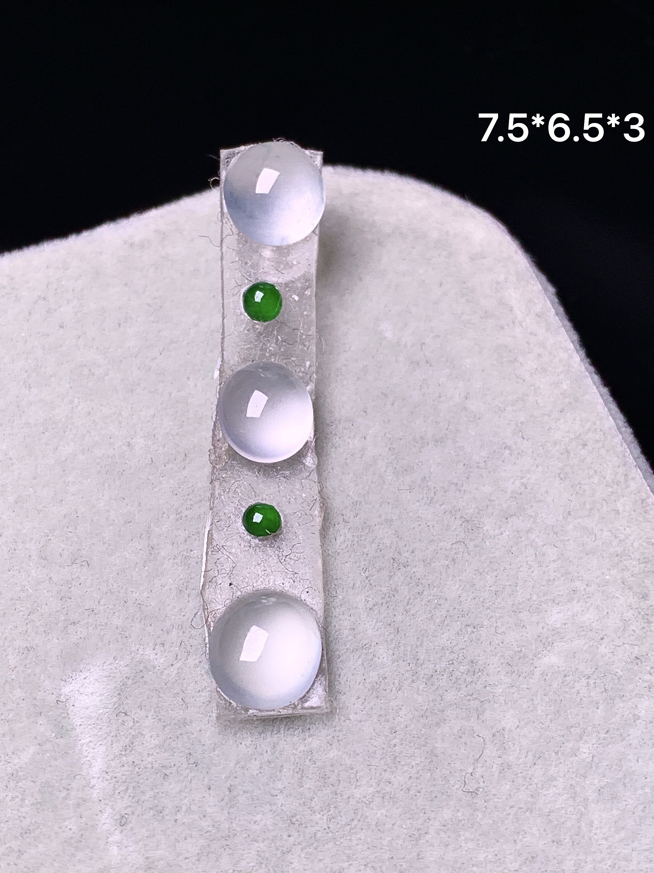 镶嵌款 冰种蛋面一手 玉质细腻 色泽艳丽清新 水润亮眼 整体尺寸7.5*6.5*3j3