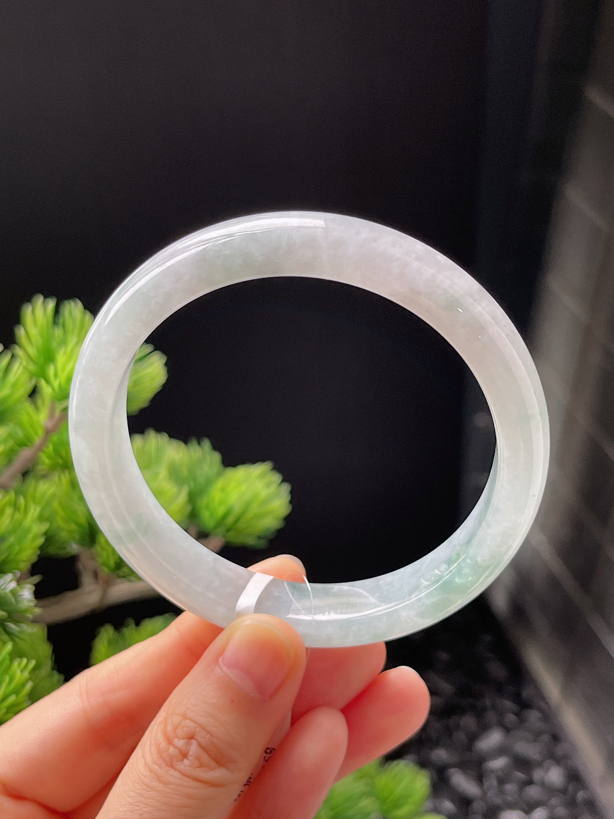 正圈59圈口，翡翠糯化种飘绿手镯