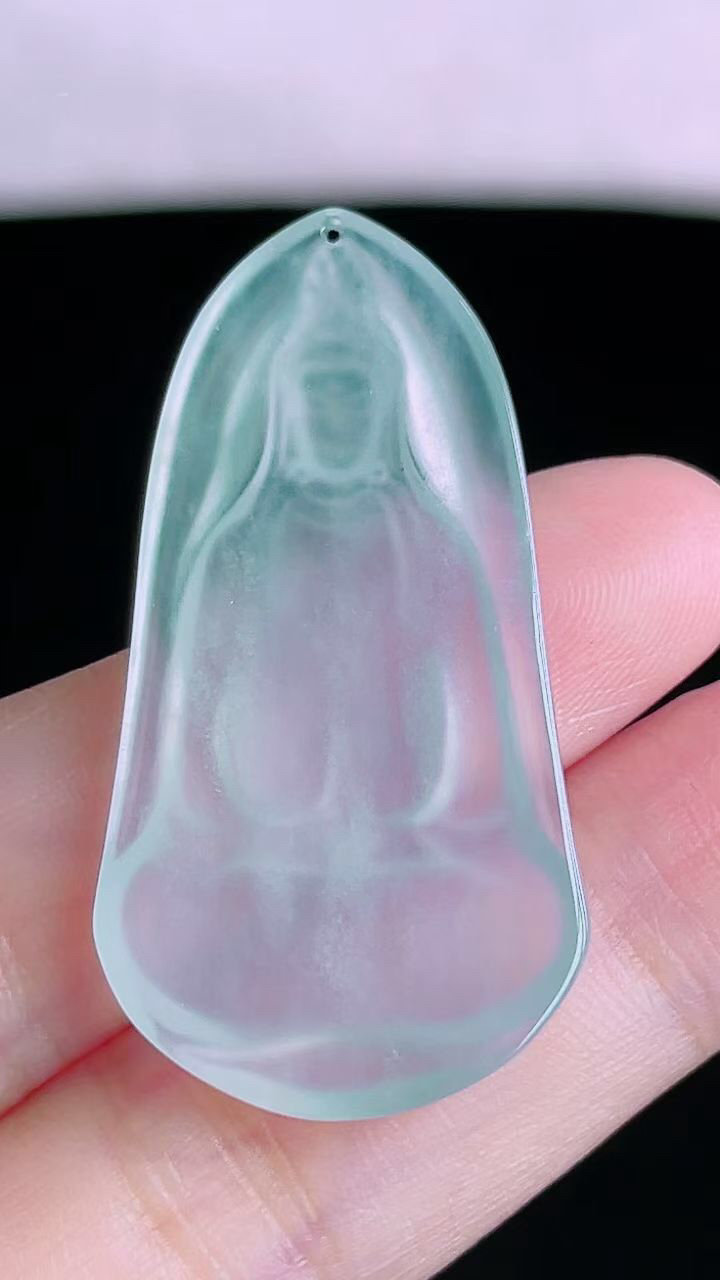 【翡翠名称】老坑种高冰素衣净瓶观音吊坠
【翡翠尺寸】40.7/20.5/3.3mm
【翡翠描述】宝贝种老水足，玉质细腻，色泽靓丽，性价比高，佩戴效果好！
【其它赠送】权威证书/精美挂绳盒子/支持全国复检