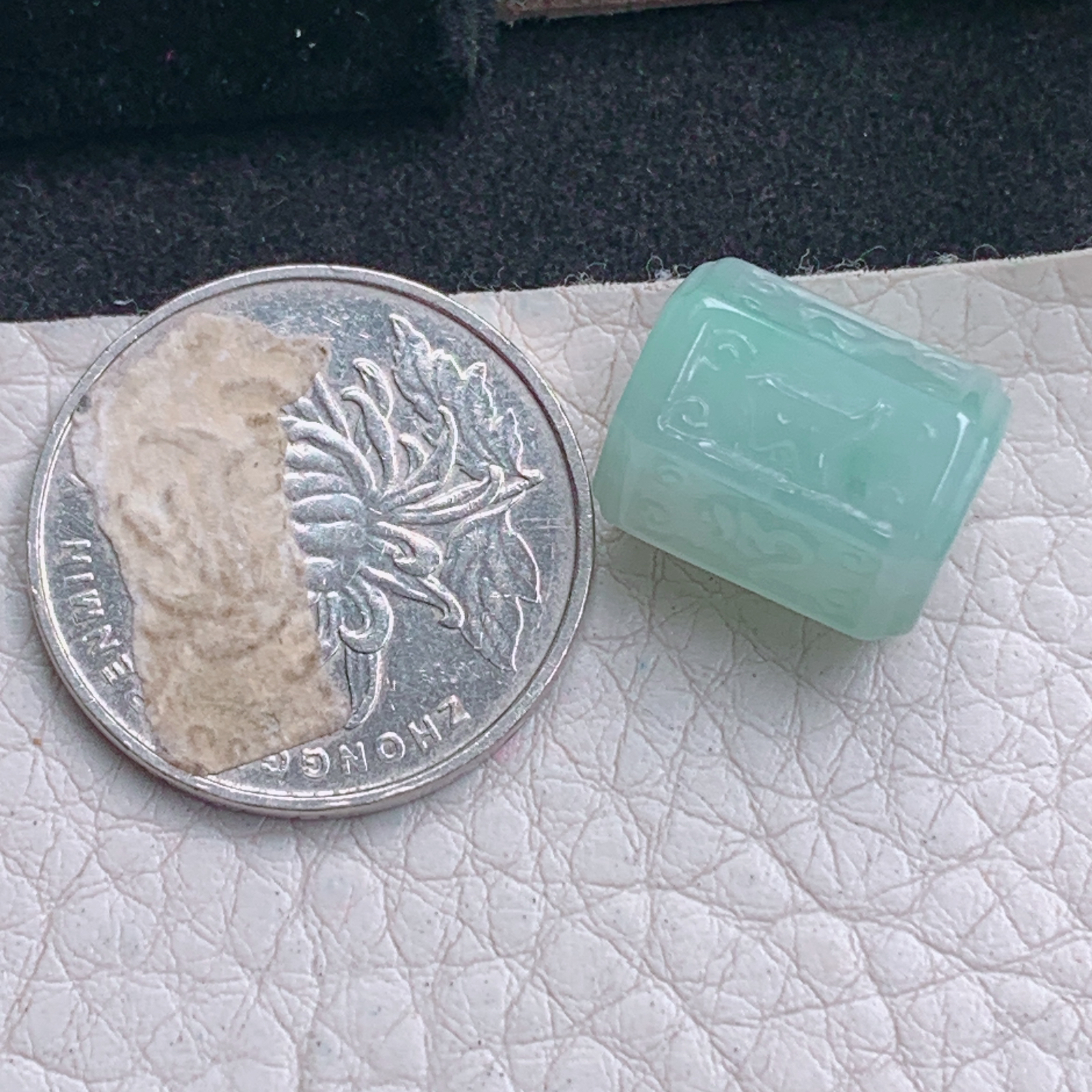 py实拍15*11.6缅甸翡翠冰润浅绿六字真言路路通玉吊坠 玉挂件