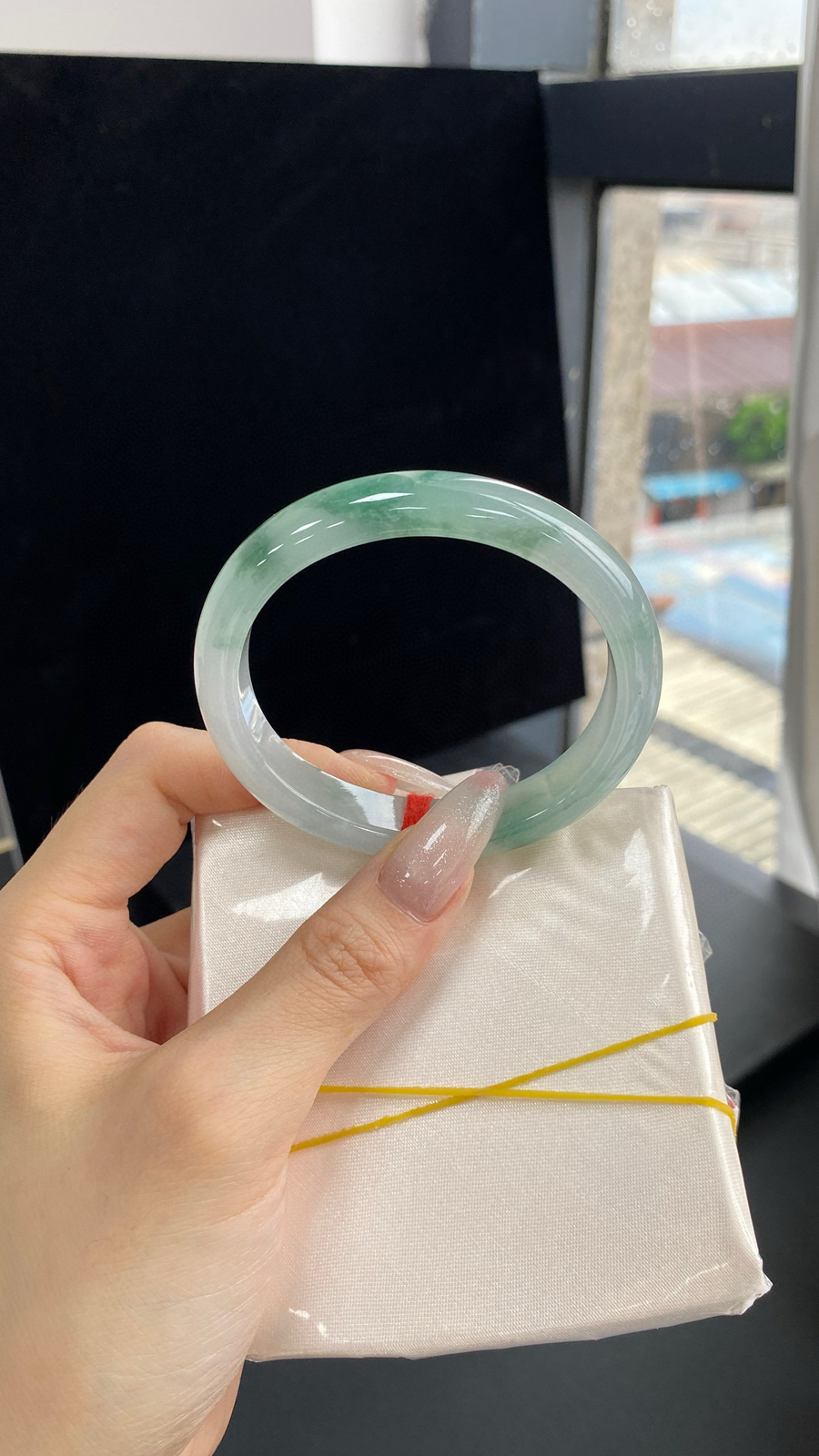 【冰飘花贵妃手镯】
尺寸：55.3-4.8-12-7.3
自然光无滤镜，原图直出