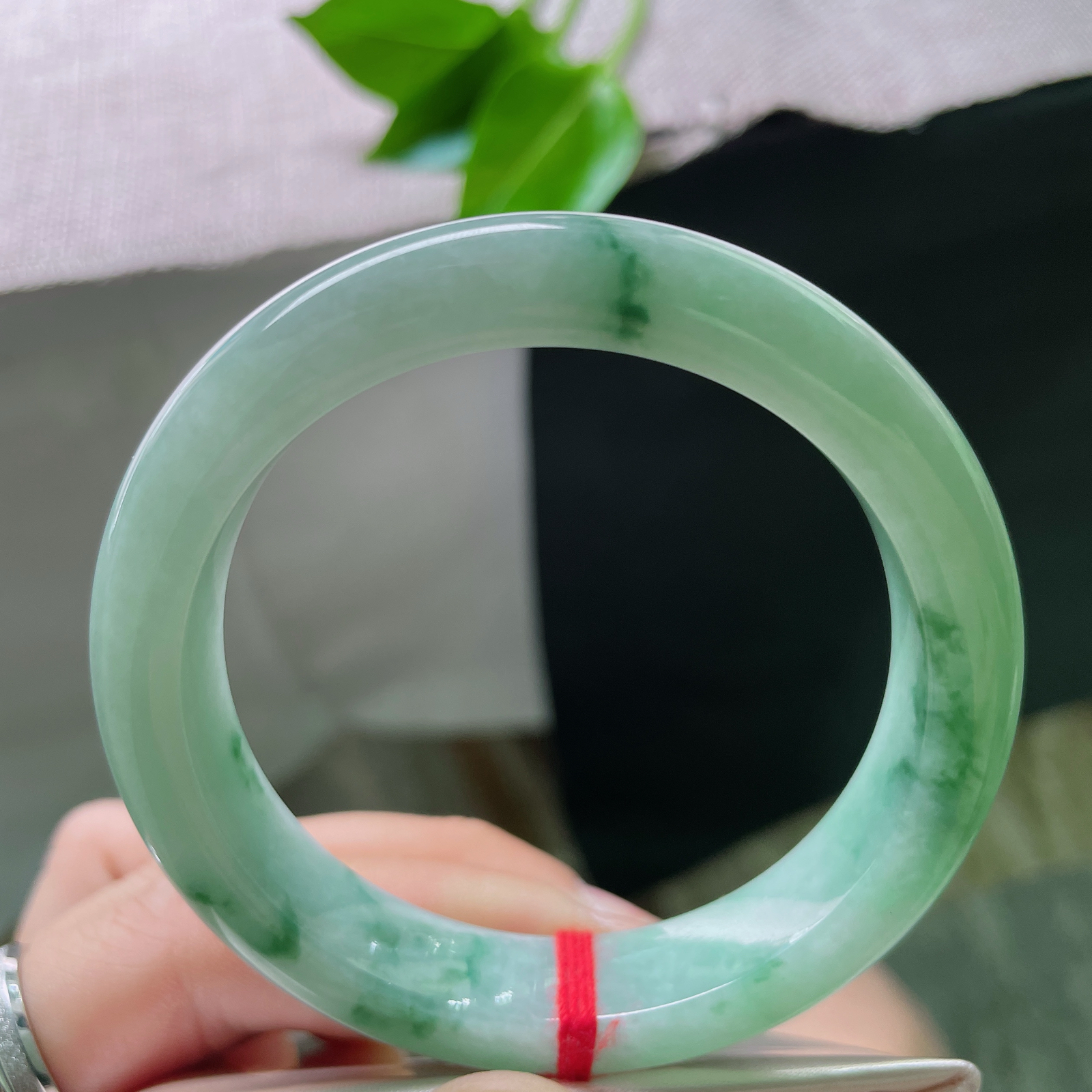 54.8/11.8/8.4，飘绿花，水润，细腻，优雅，无纹裂