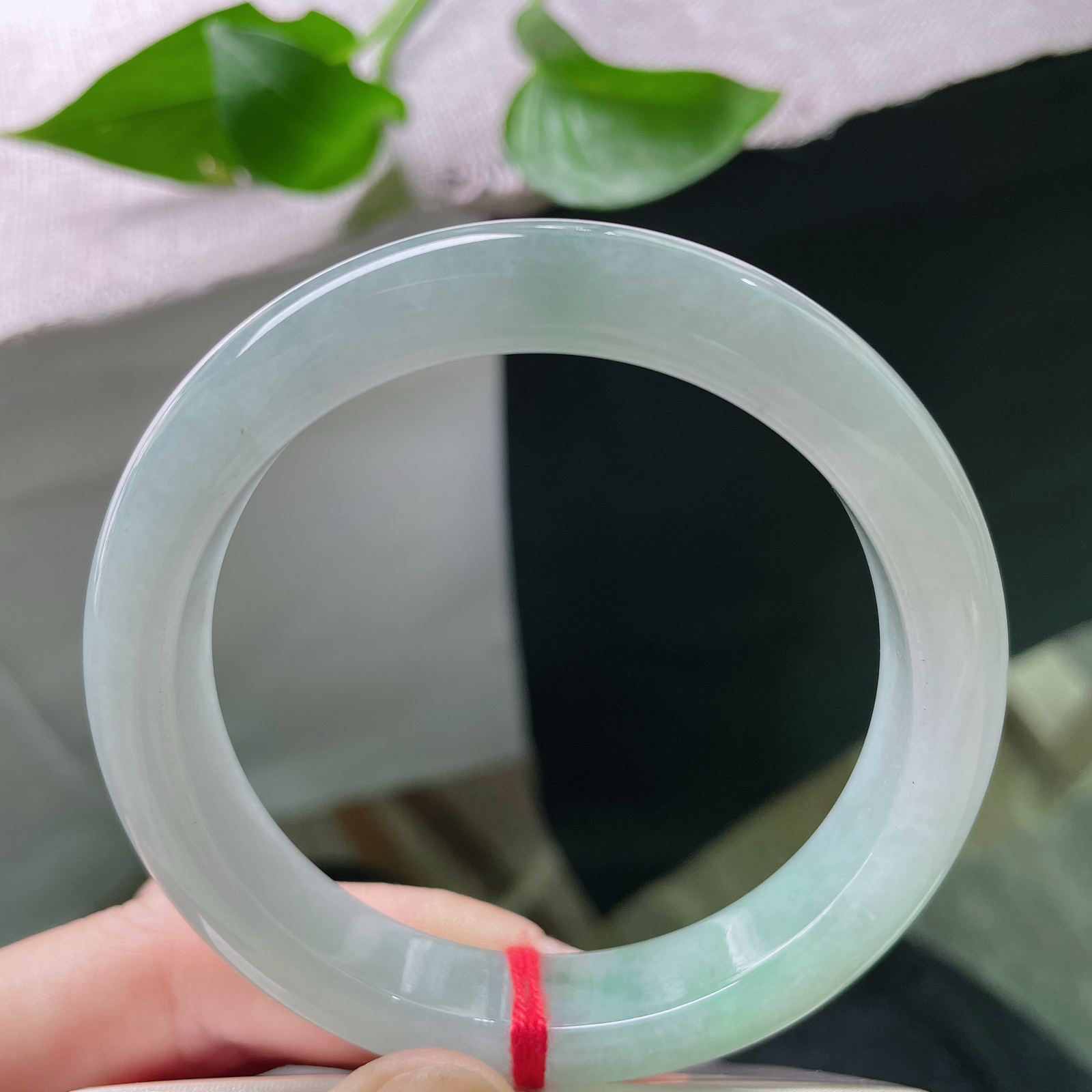 58/12.1/8.7绿底正圈，淡雅倾心，水头好，肉质细腻干净，种老，棉线，