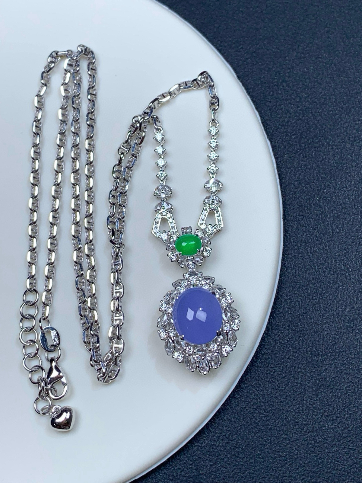 18k金镶嵌冰紫起光蛋面套链
整体长50厘米
裸石10.5-9-5.2