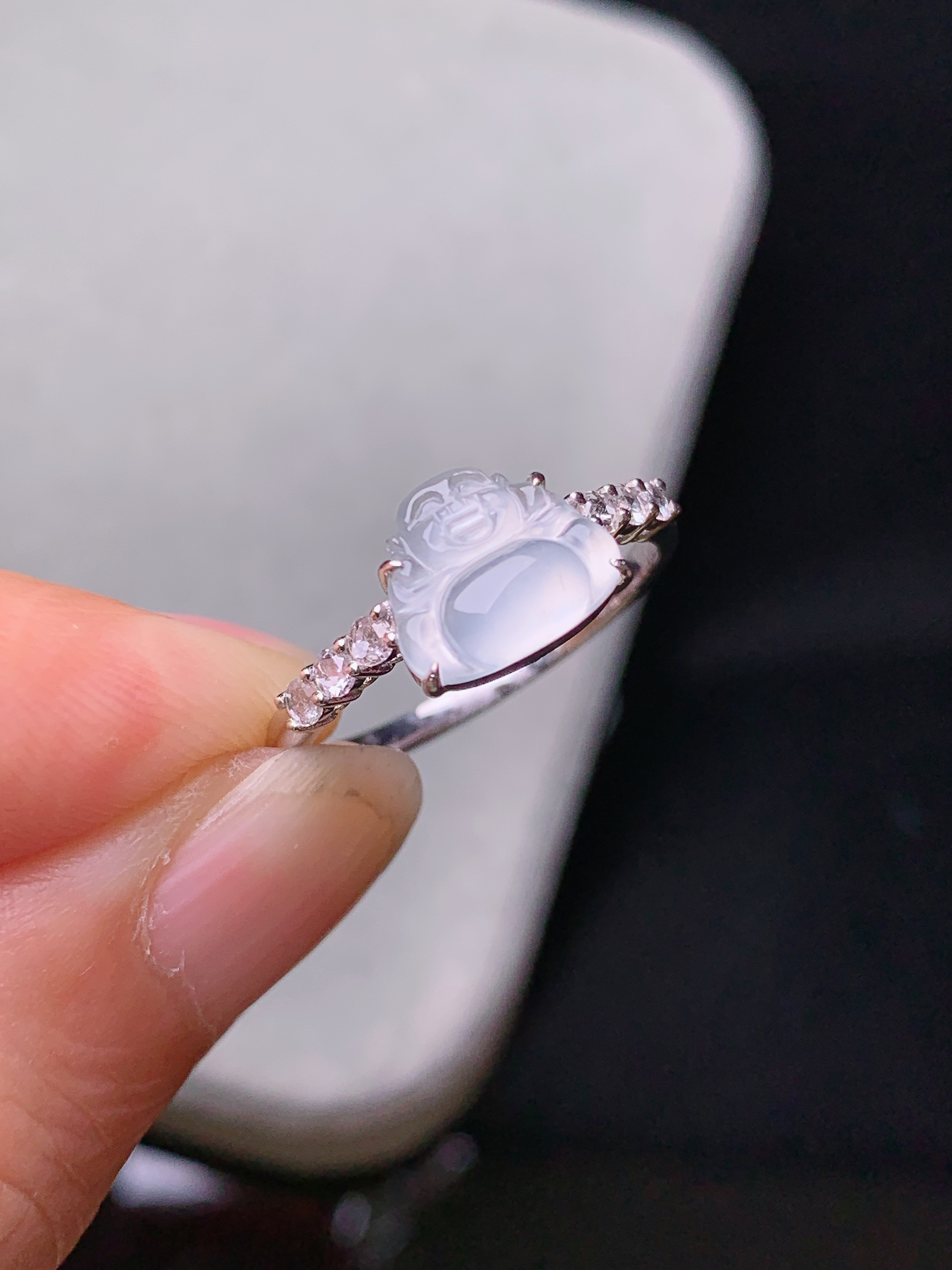 18k金钻镶嵌冰种佛公戒指 玉质细腻 色泽艳丽清新 水润亮眼 圈口14 整体尺寸7.7*9*2.6z