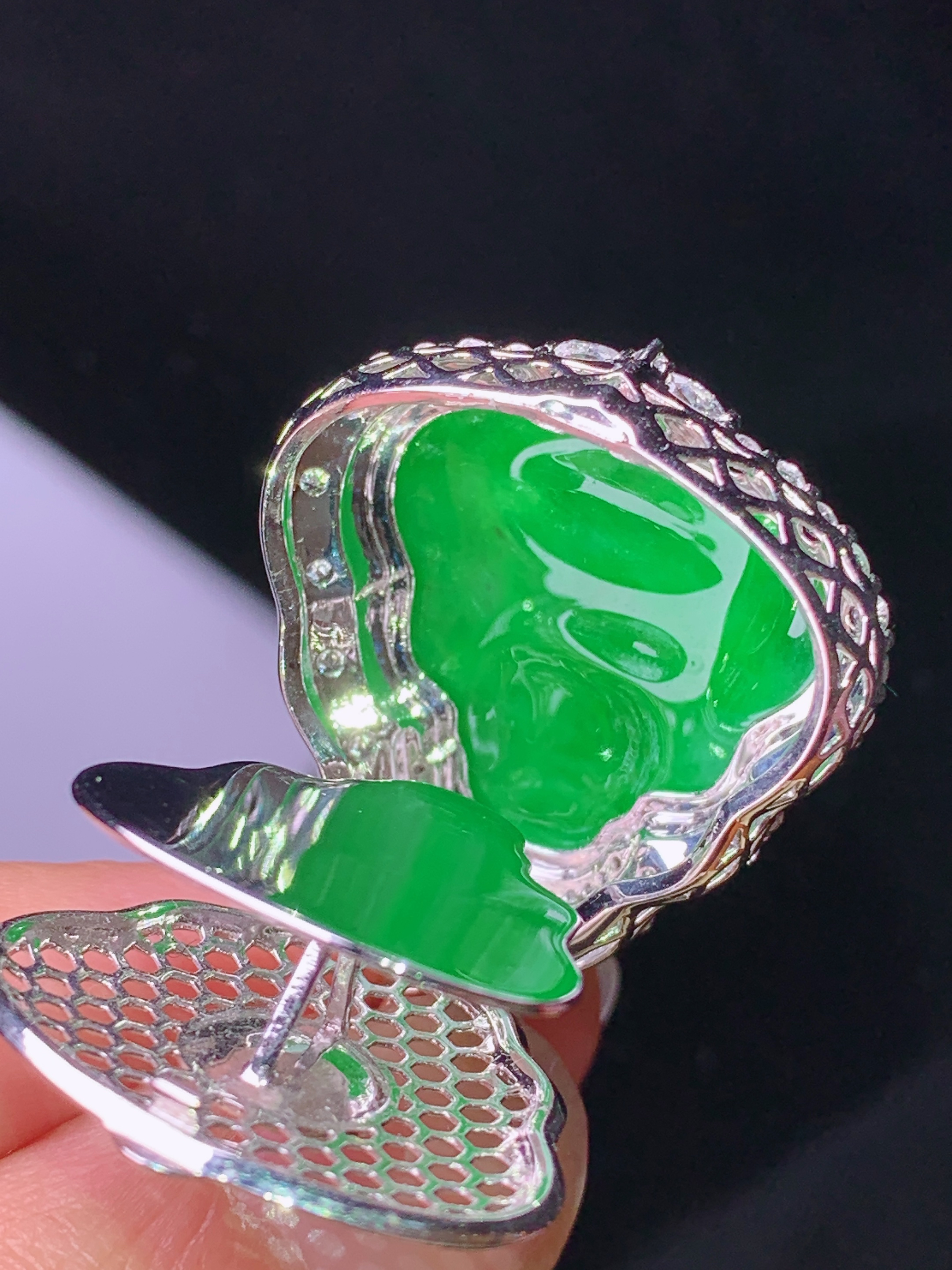 18k金钻镶嵌满绿佛公吊坠 玉质细腻 色泽艳丽清新 水润亮眼 整体尺寸32.8*27.8*10.7m5