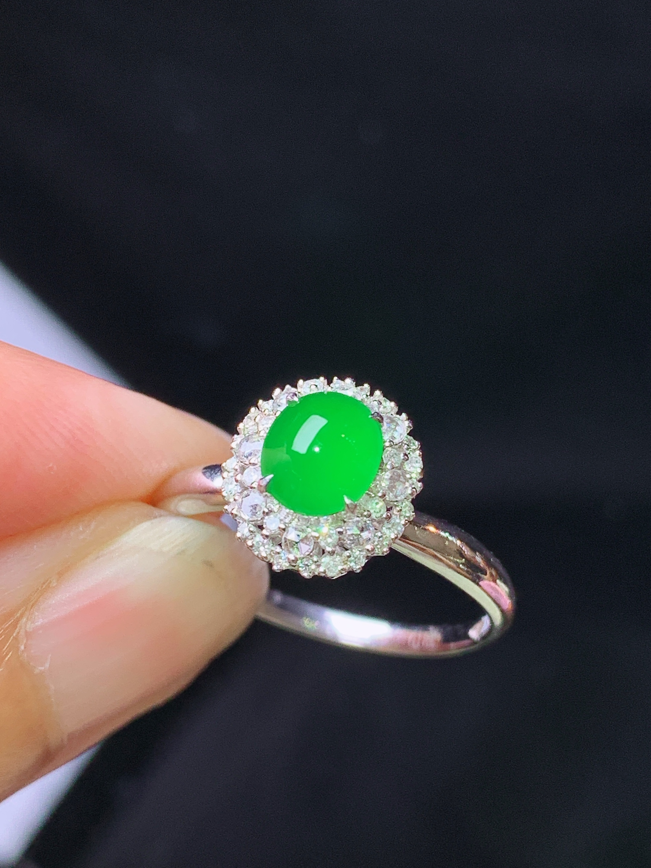 18k金钻镶嵌满绿蛋面戒指 玉质细腻 色泽艳丽清新 水润亮眼 圈口14 整体尺寸10*9.2*8z2