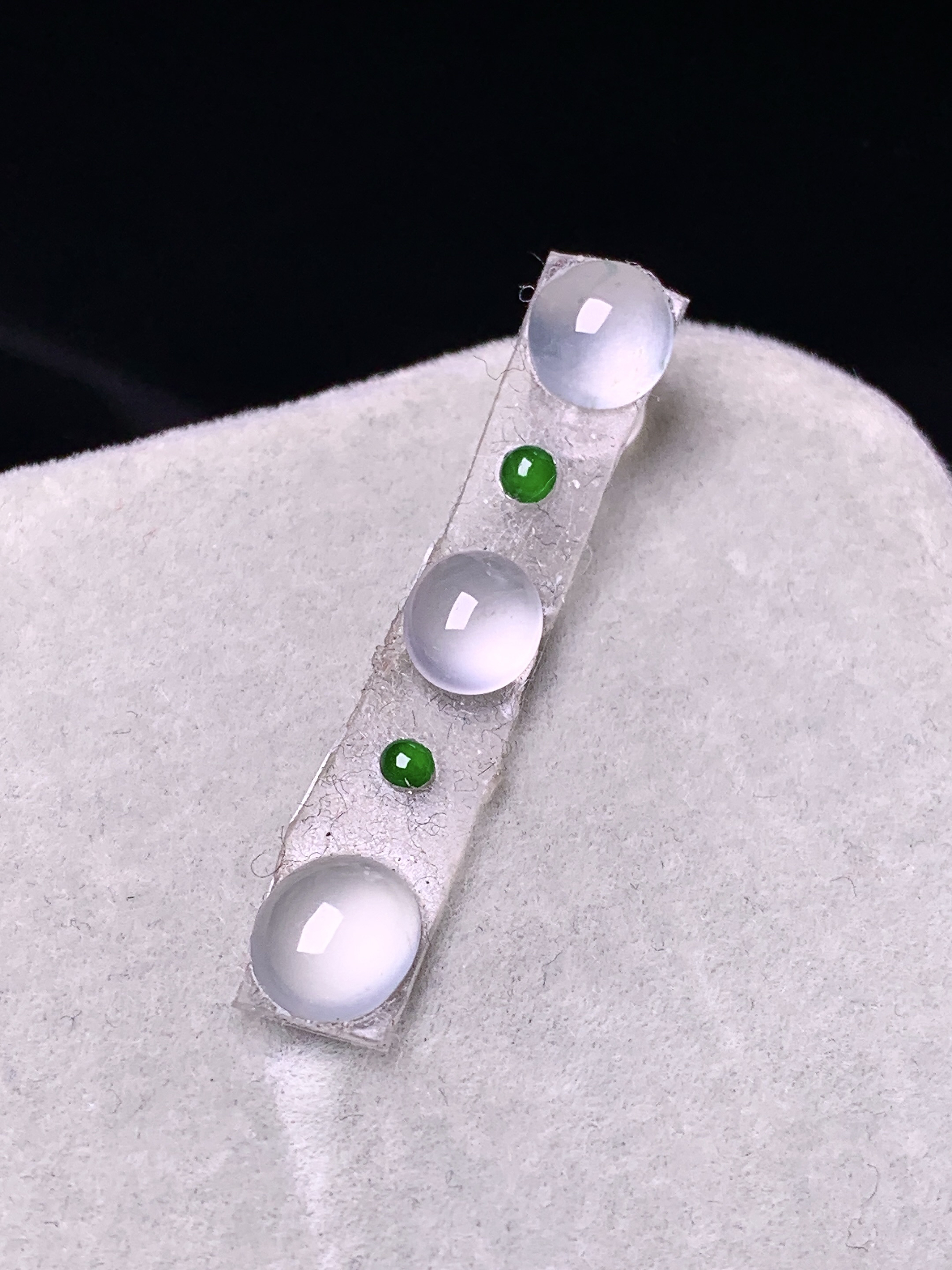 镶嵌款 冰种蛋面一手 玉质细腻 色泽艳丽清新 水润亮眼 整体尺寸7.5*6.5*3j3