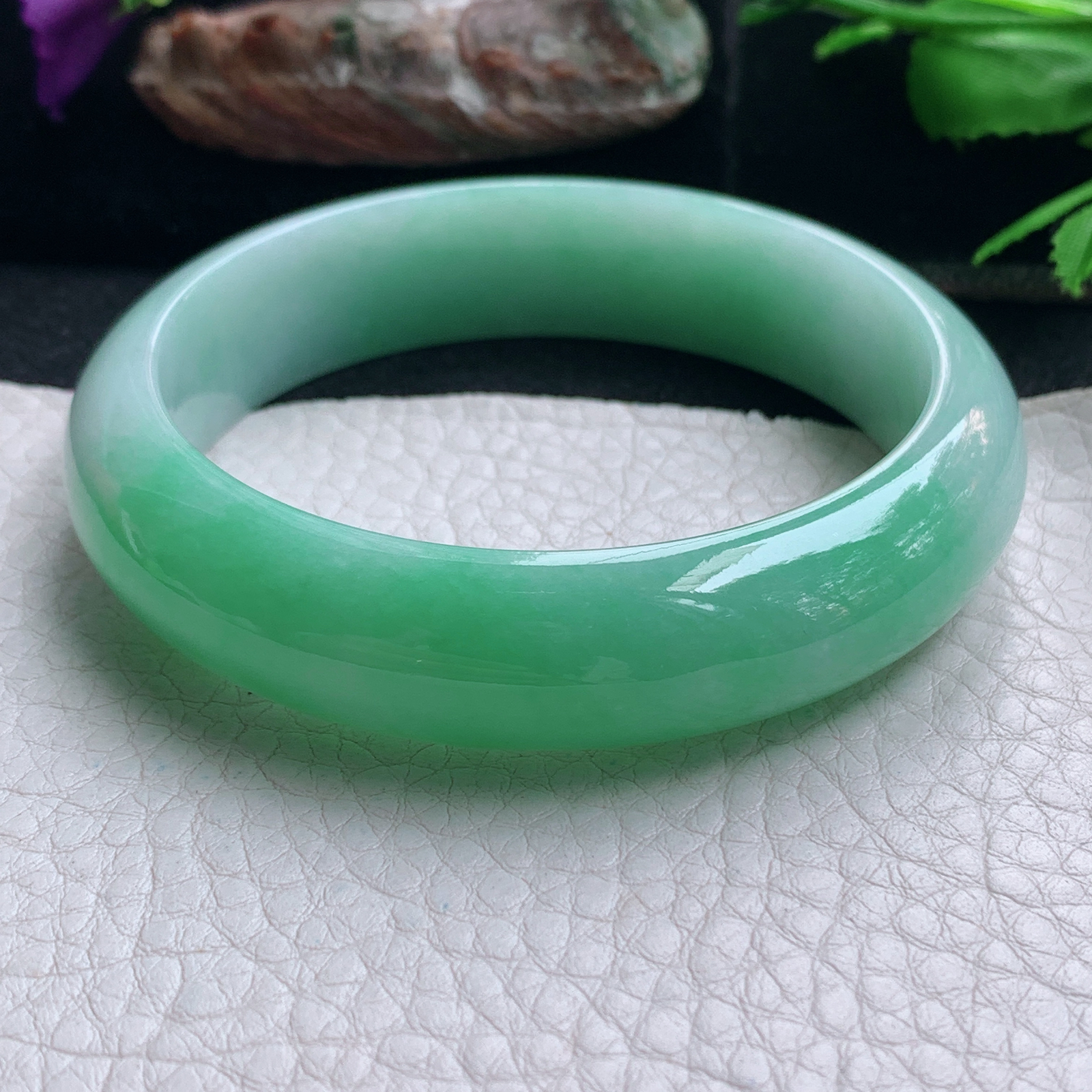 js实拍59*15*8招财轮胎镯 天然缅甸翡翠手镯辣绿胶感正圈玉镯子