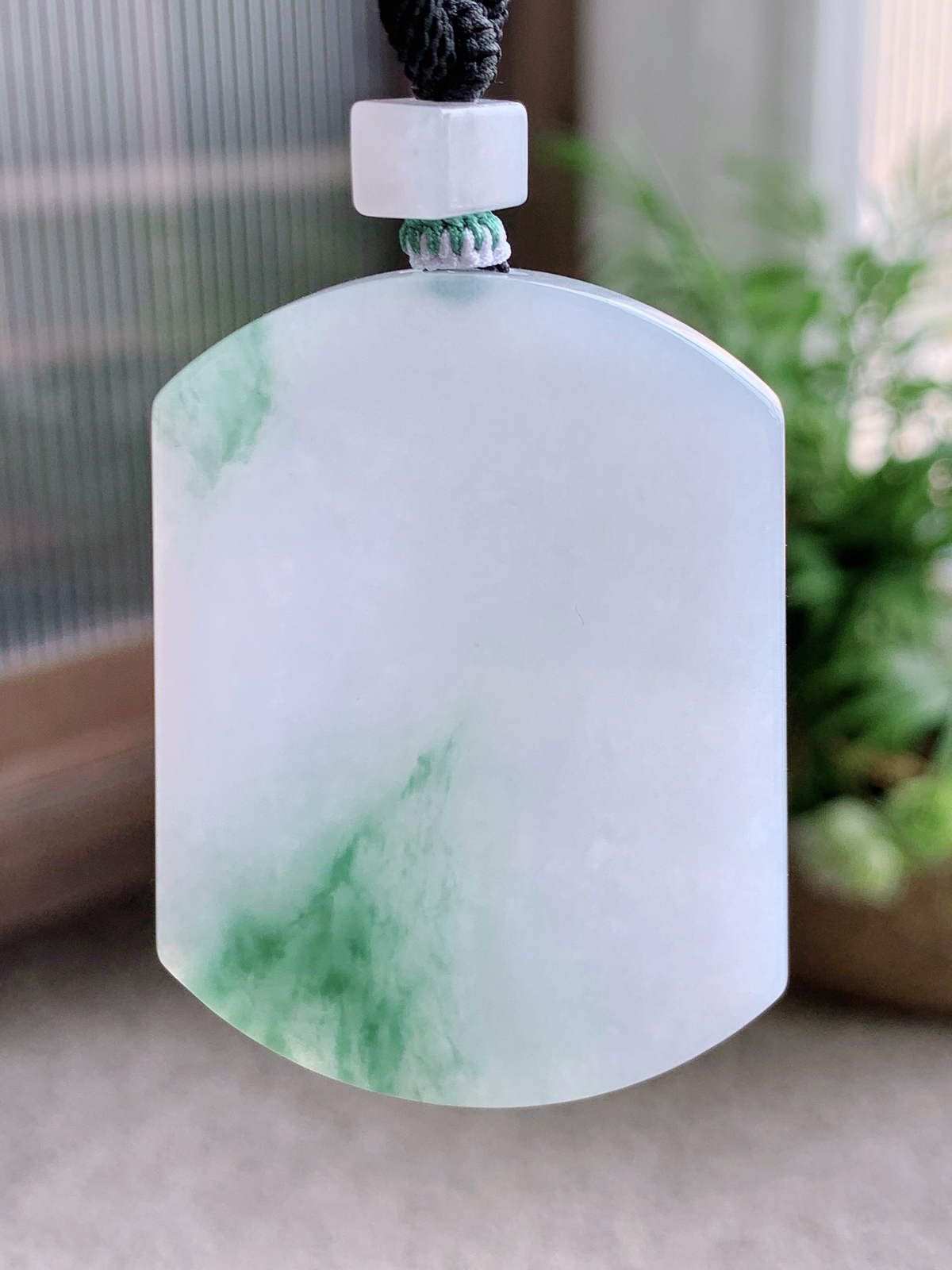 【裸石】冰飘花无事牌吊坠
【说明】缅料 性价比高  
【尺寸】54-41.3-6.2