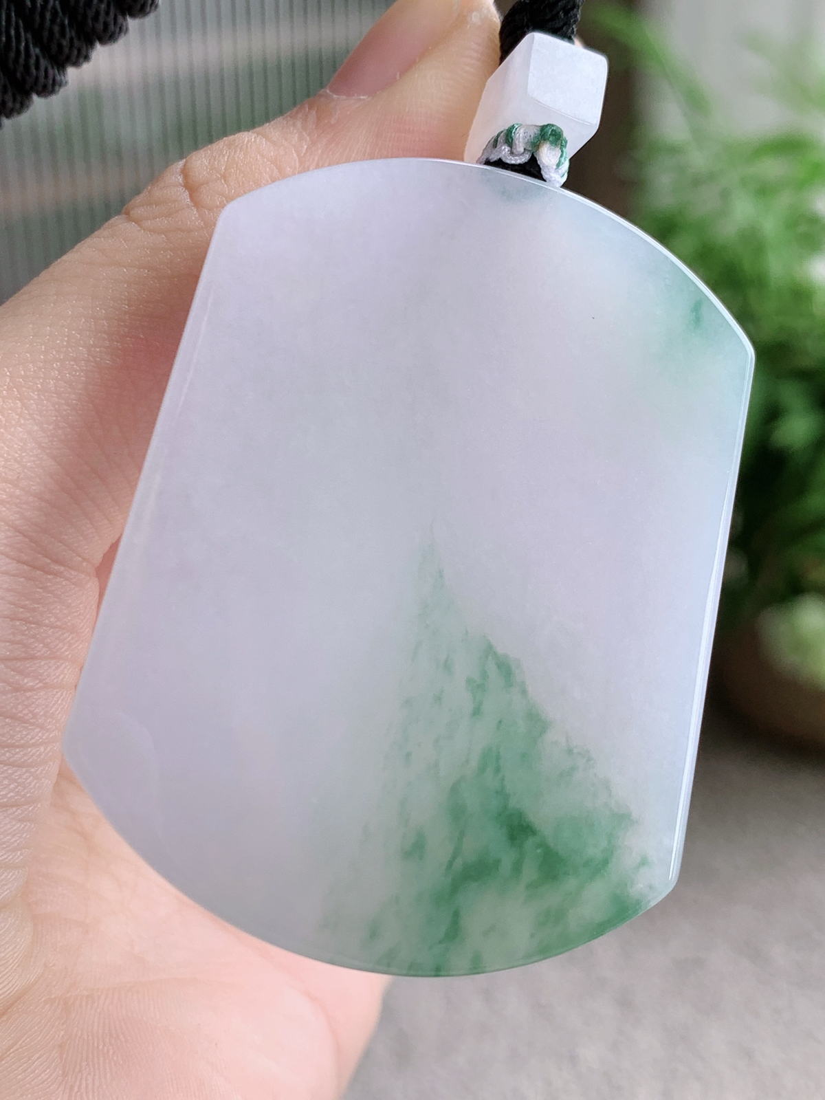 【裸石】冰飘花无事牌吊坠
【说明】缅料 性价比高  
【尺寸】54-41.3-6.2