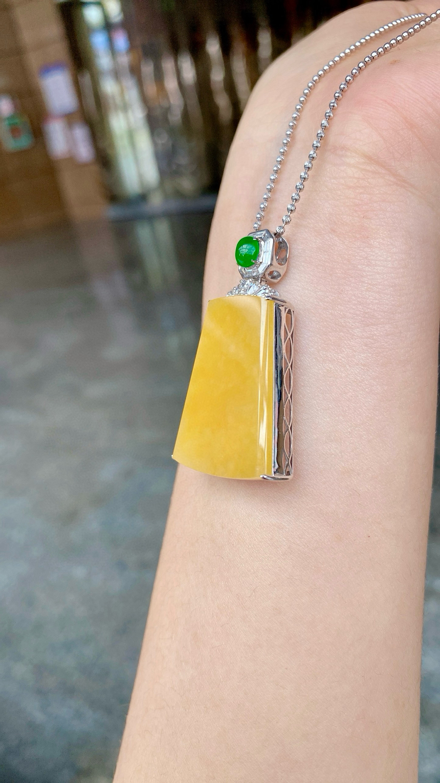 自然‮ 光‬‎·‮冰 ‬‎糖黄无事牌吊坠

18K · 整：40‮8.‬‎*23.‮*6‬‎7.6m