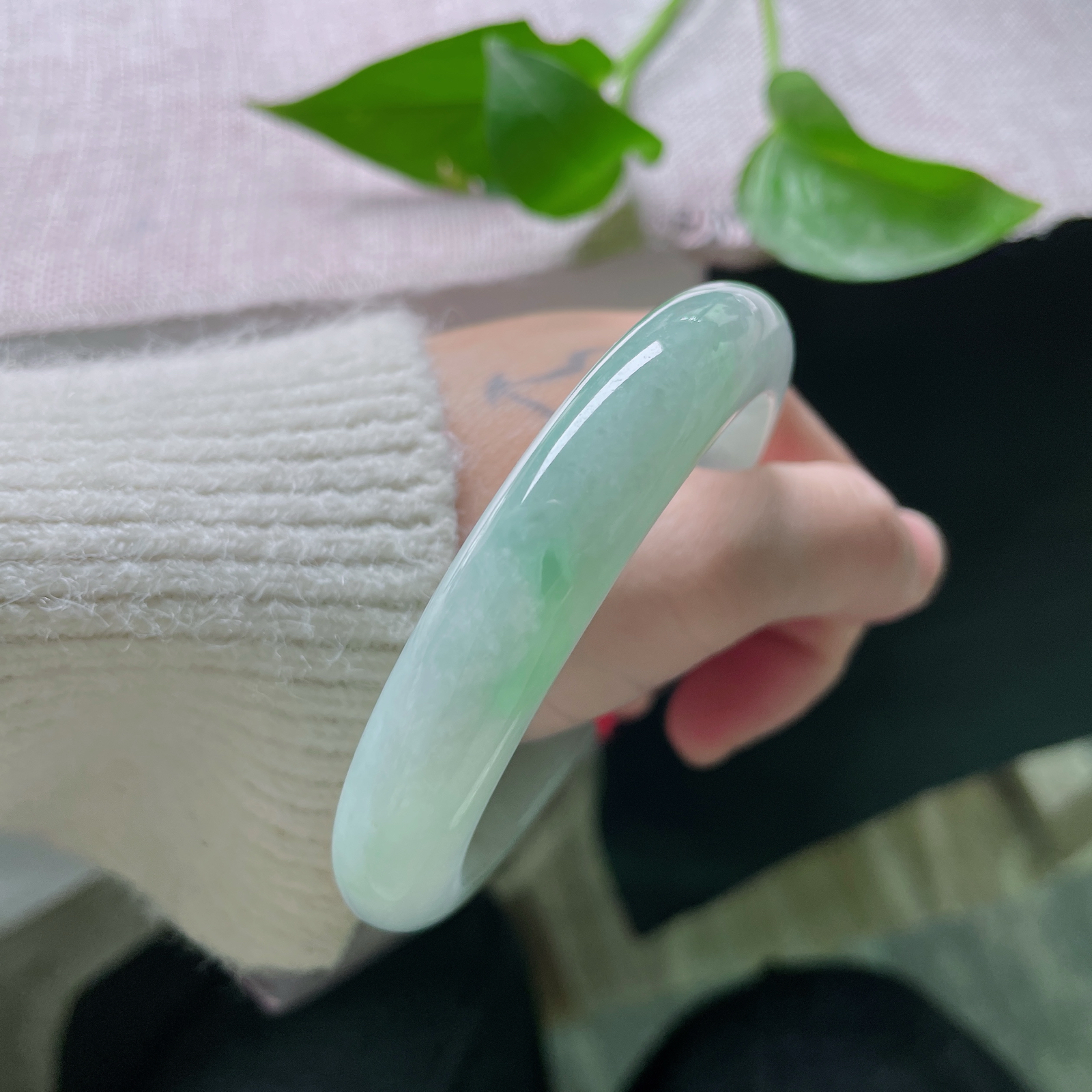 58/12.1/8.7绿底正圈，淡雅倾心，水头好，肉质细腻干净，种老，棉线，