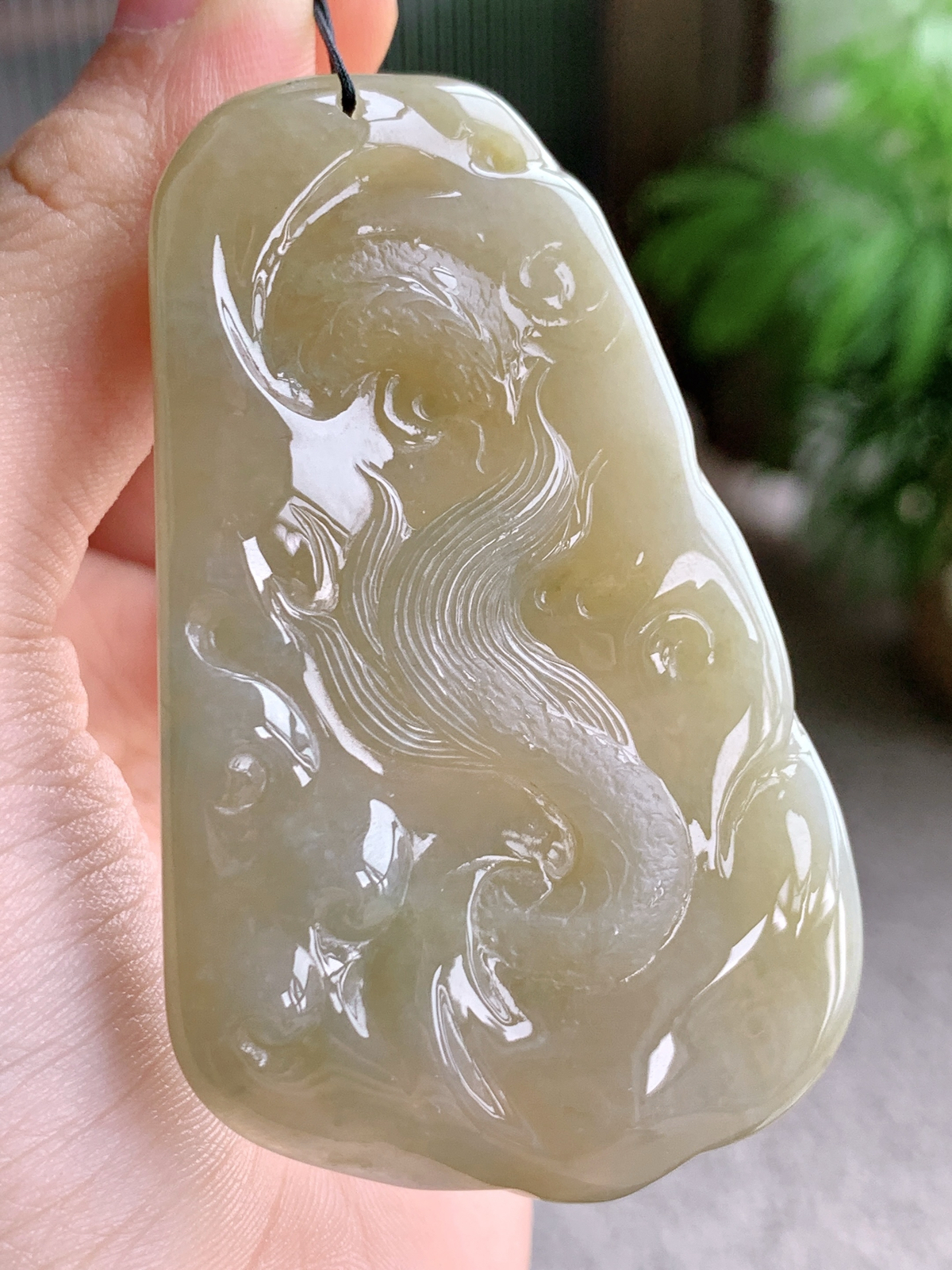 【裸石】冰黄翡龙牌大龙牌吊坠
【说明】缅料 性价比高  
【尺寸】65.5-40-12