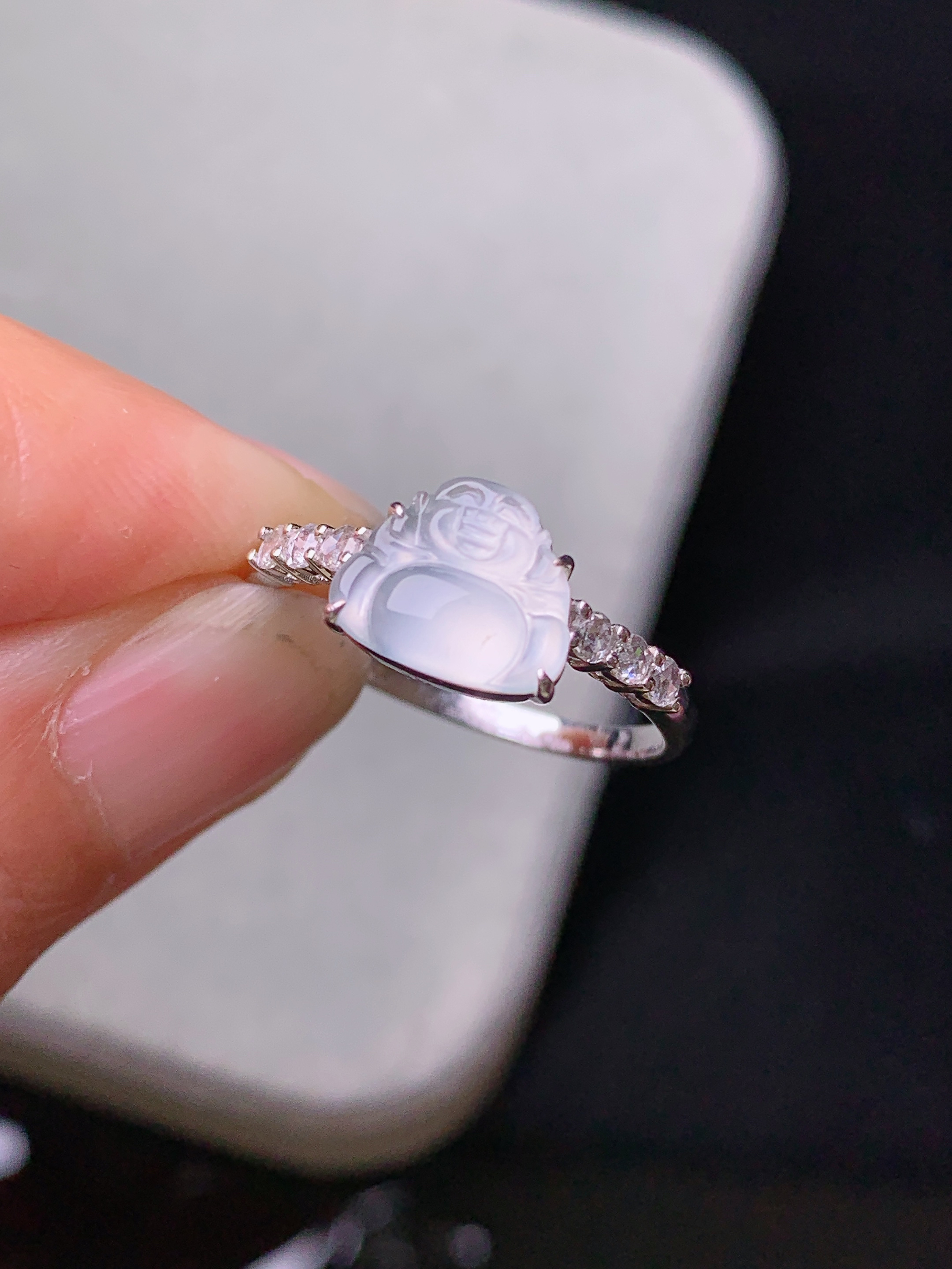 18k金钻镶嵌冰种佛公戒指 玉质细腻 色泽艳丽清新 水润亮眼 圈口14 整体尺寸7.7*9*2.6z2