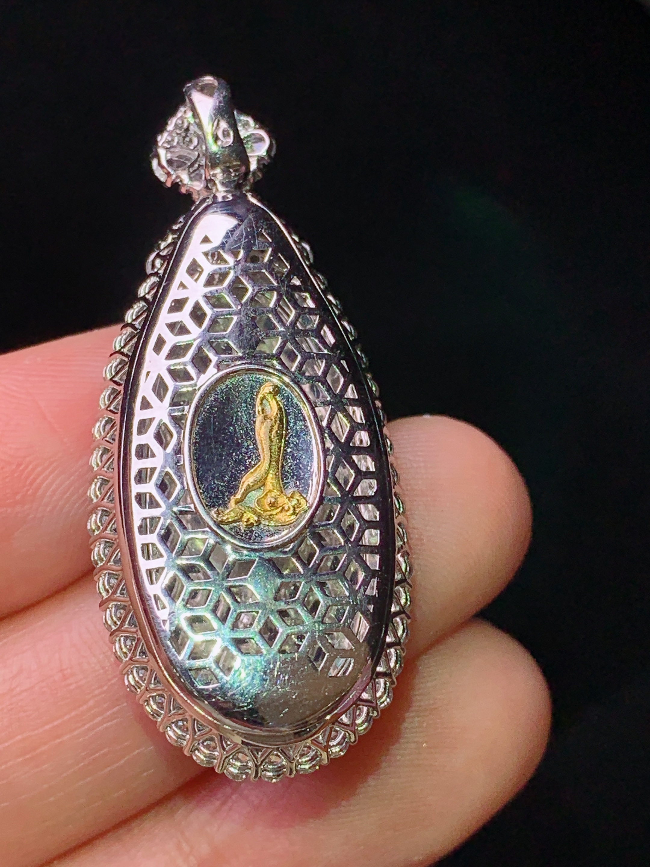 18k金钻镶嵌满绿福瓜吊坠 玉质细腻 色泽艳丽清新 水润亮眼 整体尺寸41*17.8*9.5m5