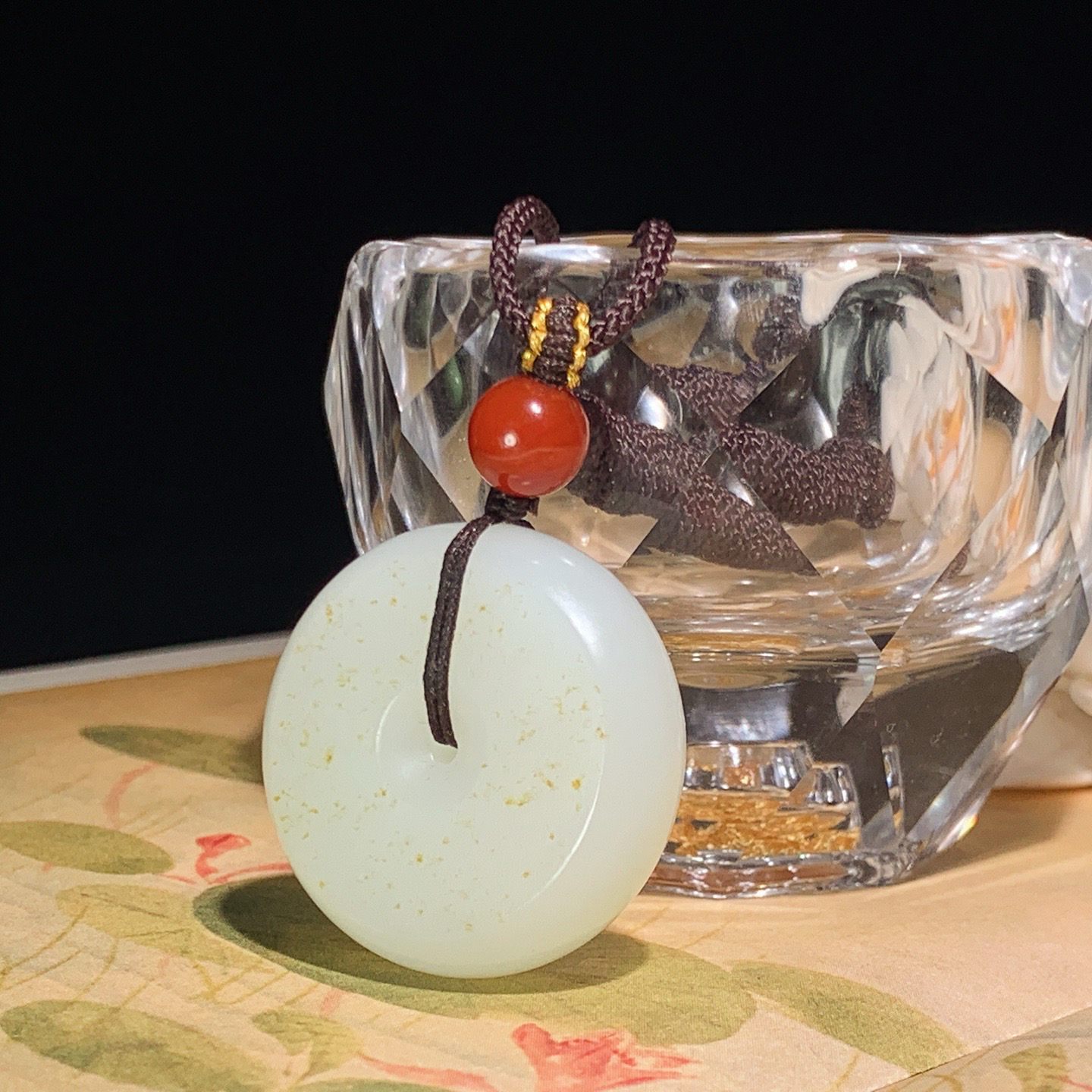 新疆和田玉籽料平安扣挂件。尺寸31/10重23克 玉质细腻油润 底色纯净 脂粉好，品质好。lt260328