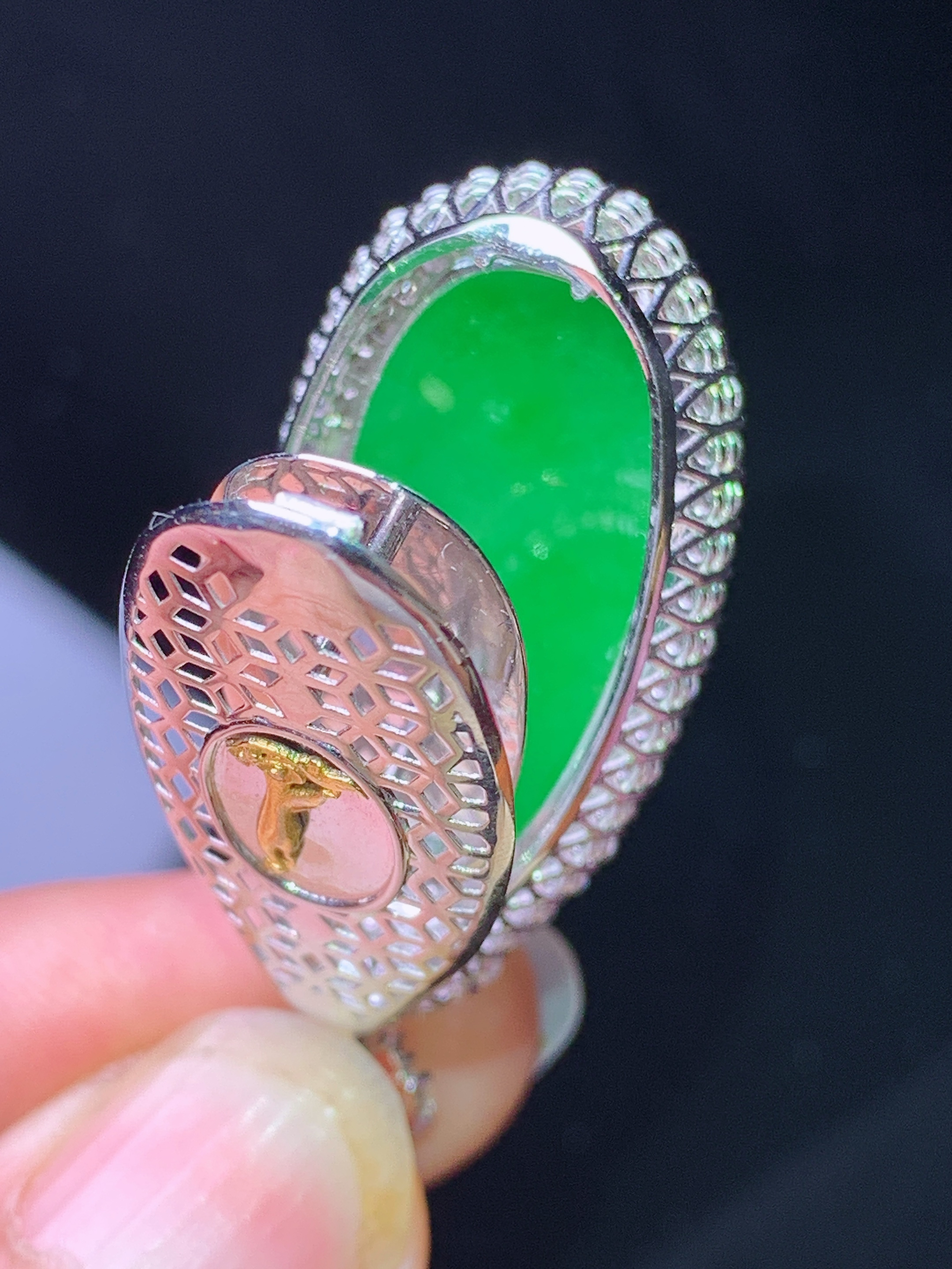 18k金钻镶嵌满绿福瓜吊坠 玉质细腻 色泽艳丽清新 水润亮眼 整体尺寸41*17.8*9.5m5