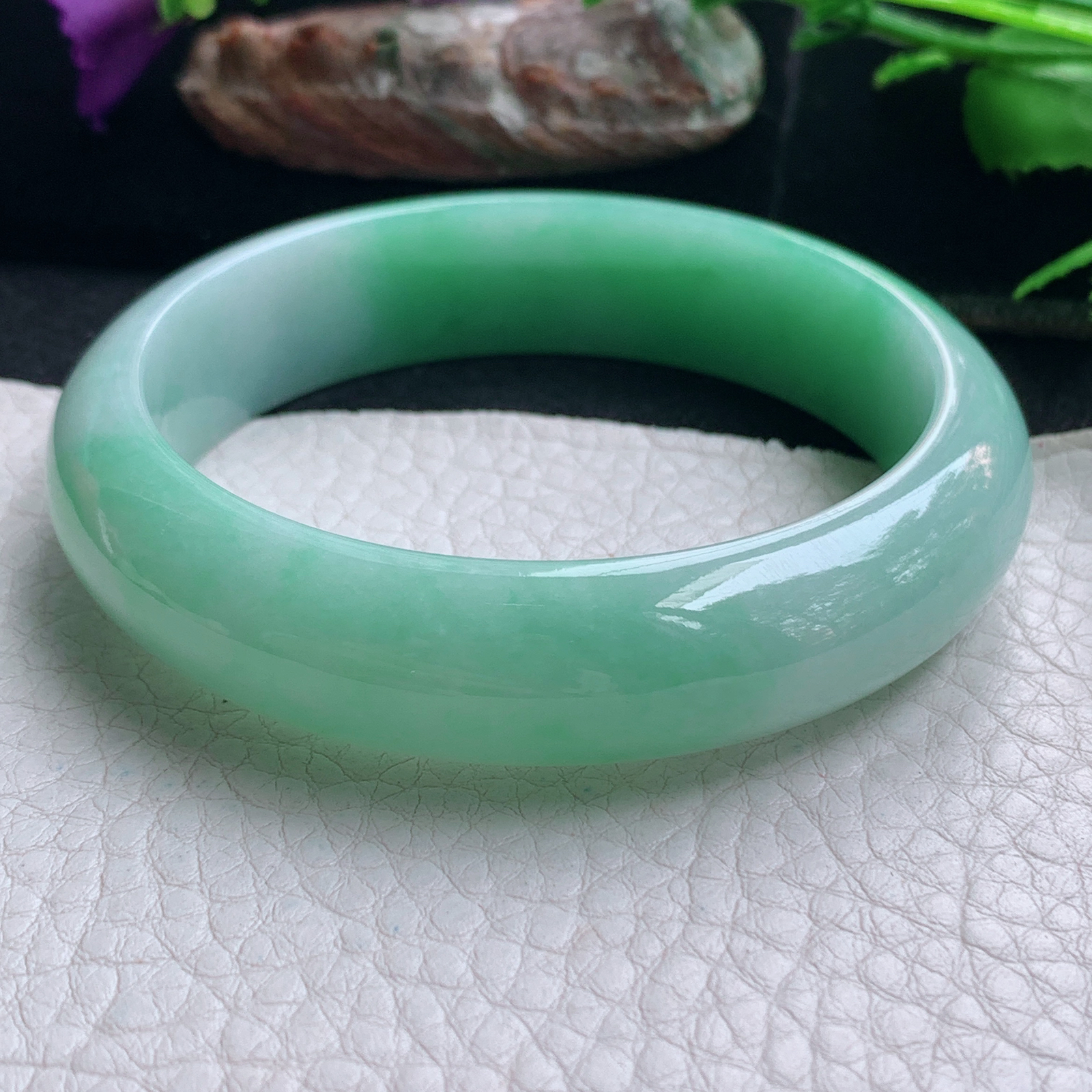 js实拍59*15*8招财轮胎镯 天然缅甸翡翠手镯辣绿胶感正圈玉镯子