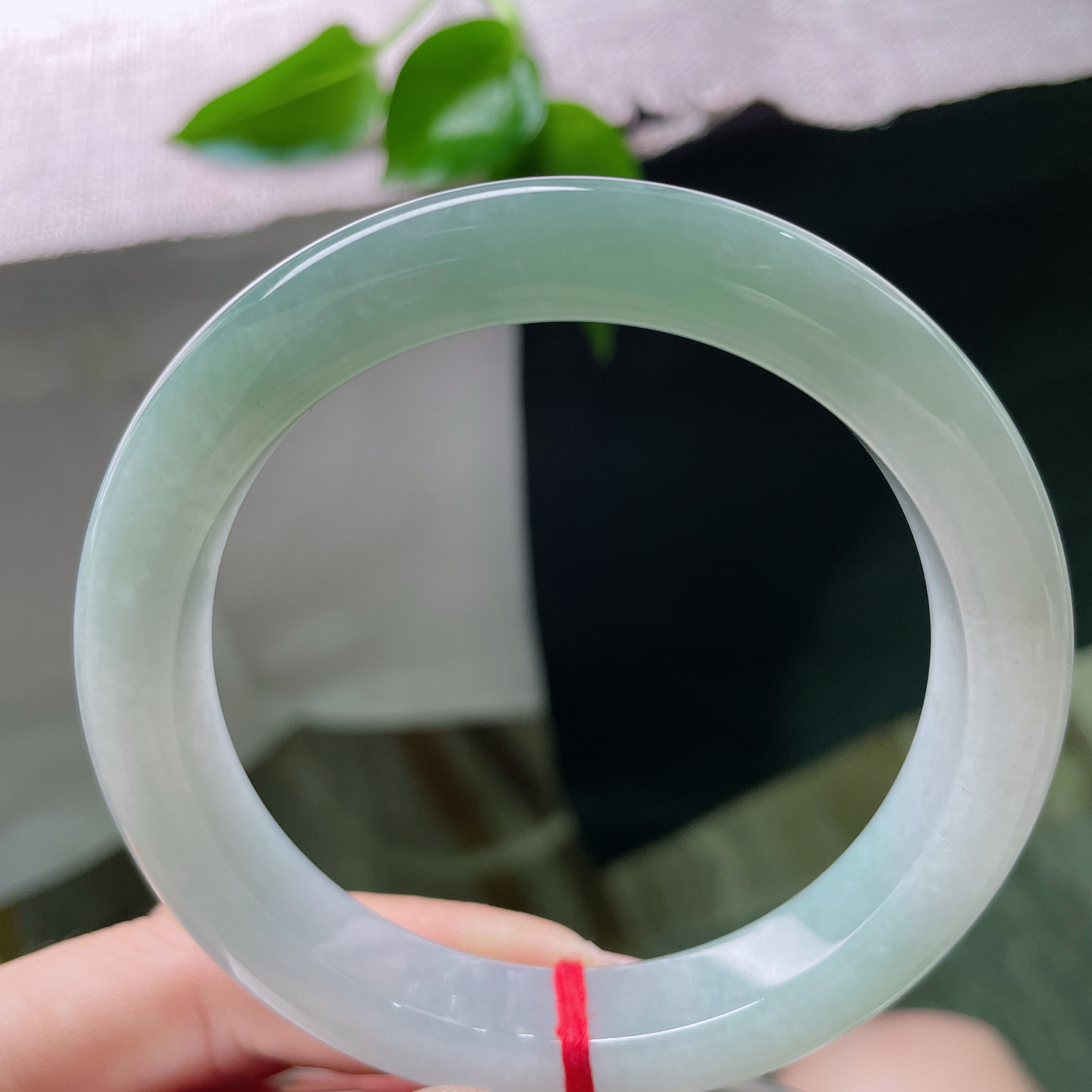 60.6/11.5/9.2，蓝底正圈，大圈口，种老，冰湖映空，蓝底生辉。无纹裂