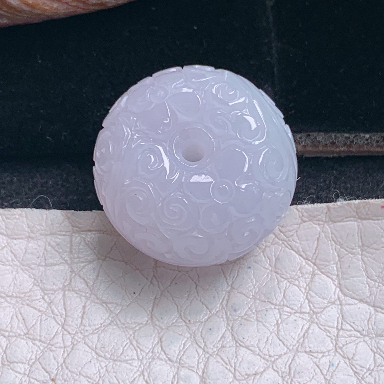 py实拍20.2*12.6缅甸翡翠淡紫底冰润面包扣 玉扣玉吊坠 玉挂件