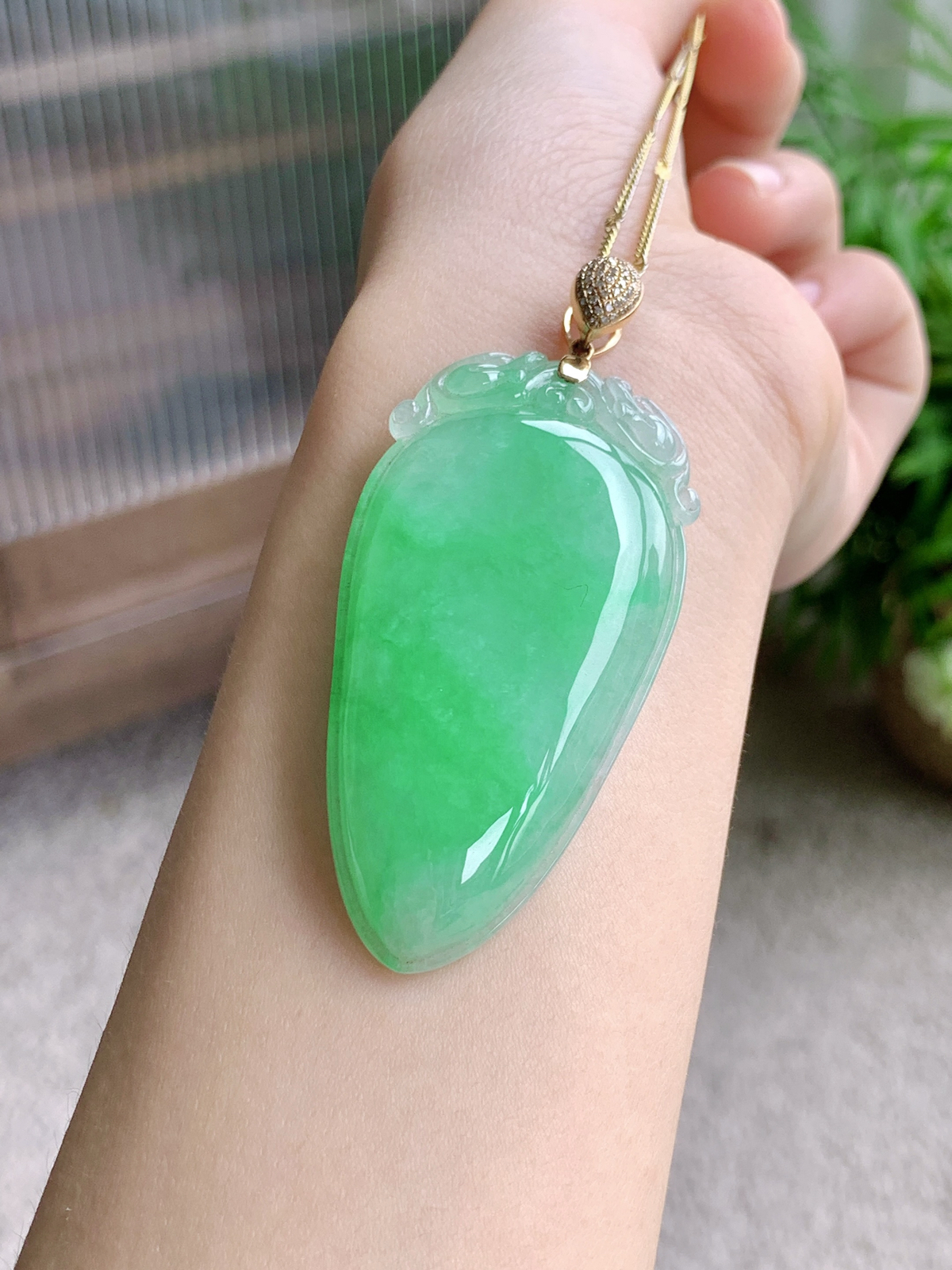 【镶嵌】冰阳绿福瓜大福瓜吊坠
【说明】缅料 18k金镶嵌 性价比高  
【整体】65.6
【裸石】