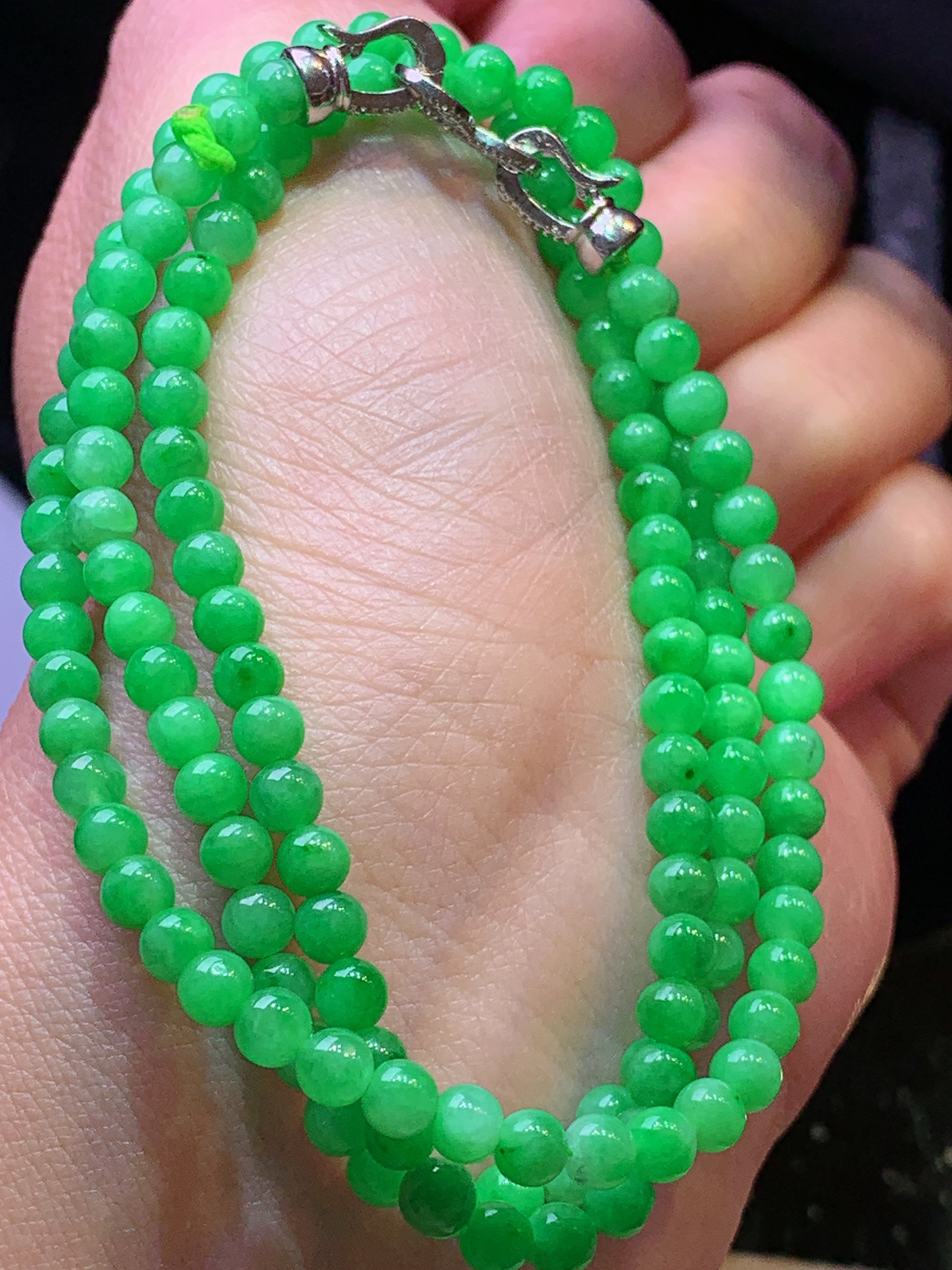 翠绿圆珠项链 玉质细腻 色泽艳丽清新 水润亮眼 整体尺寸4 yz