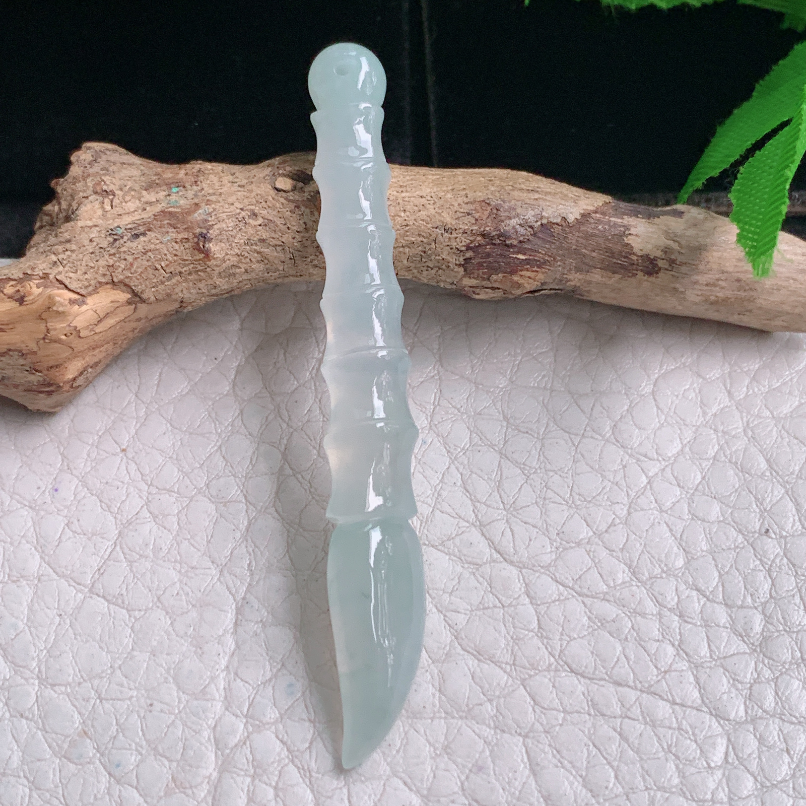 ajj实拍61*9*6.3缅甸翡翠冰种金榜题名 清秀水灵毛笔玉吊坠 玉挂件