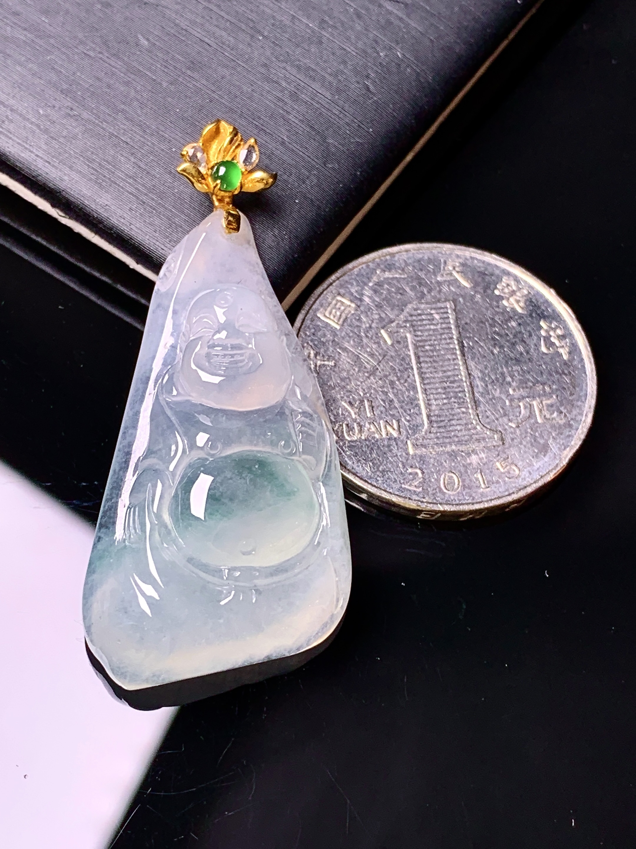 18k金镶嵌冰种佛公吊坠 玉质细腻 色泽艳丽清新 水润亮眼 整体尺寸44.2*19.7*6.8e1