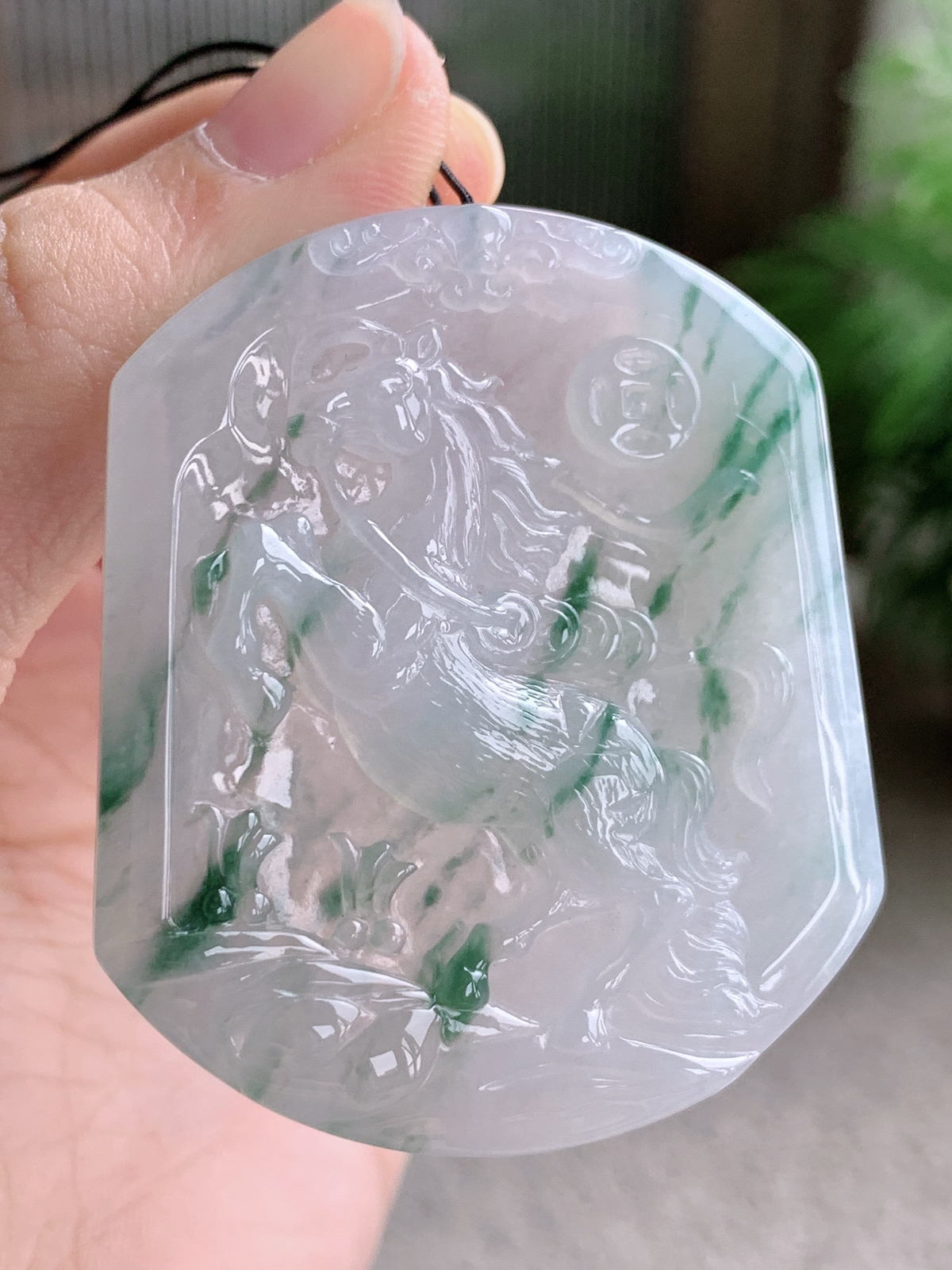 【裸石】冰飘花生肖马牌吊坠
【说明】缅料 性价比高  
【尺寸】51-43.7-5.7