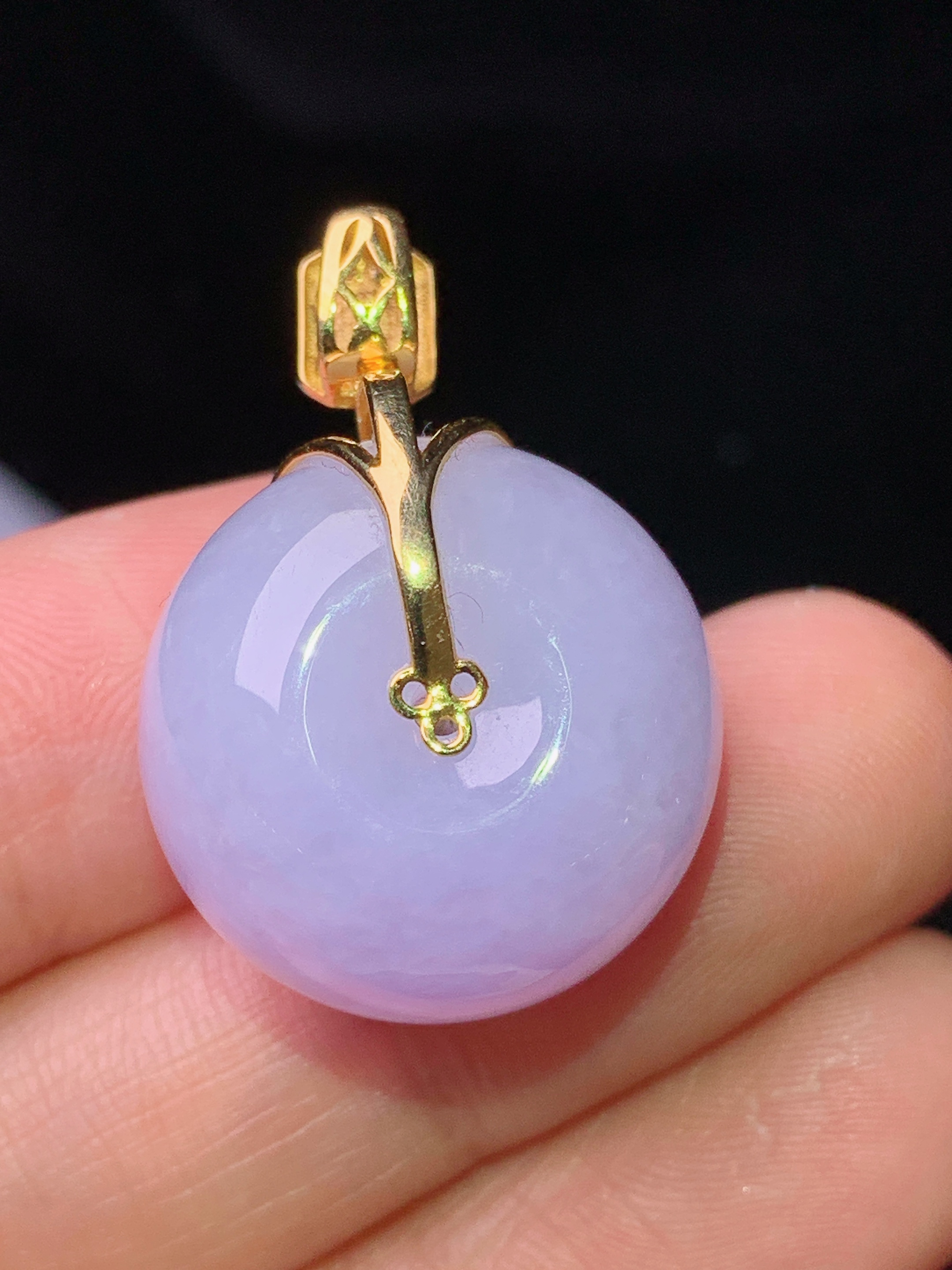 18k金钻镶嵌紫罗兰平安扣吊坠 玉质细腻 色泽艳丽清新 水润亮眼 整体尺寸27.8*19.2*13.3b1