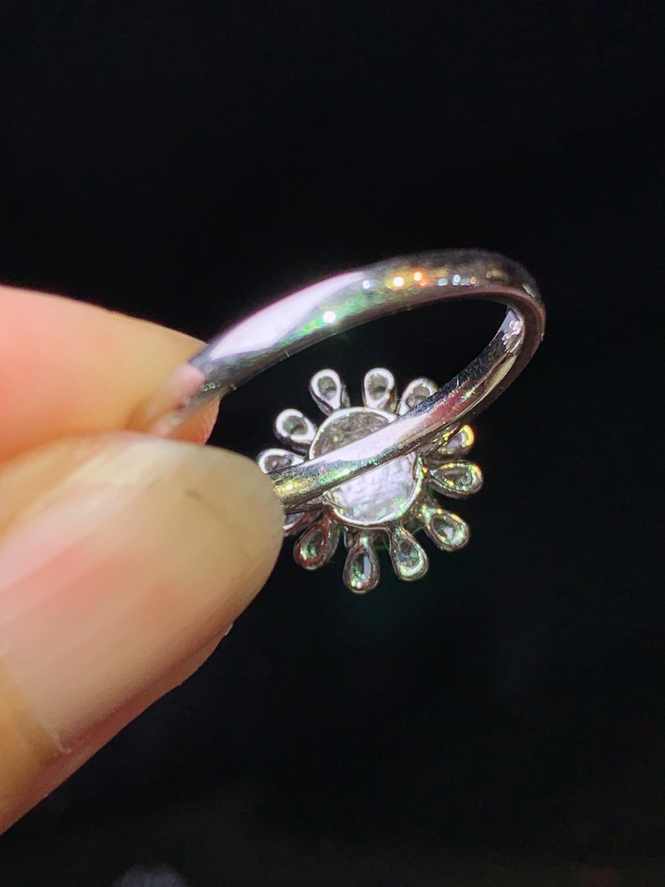 18k金钻镶嵌满绿蛋面戒指 玉质细腻 色泽艳丽清新 水润亮眼 圈口14 整体尺寸11.8*11*8j3