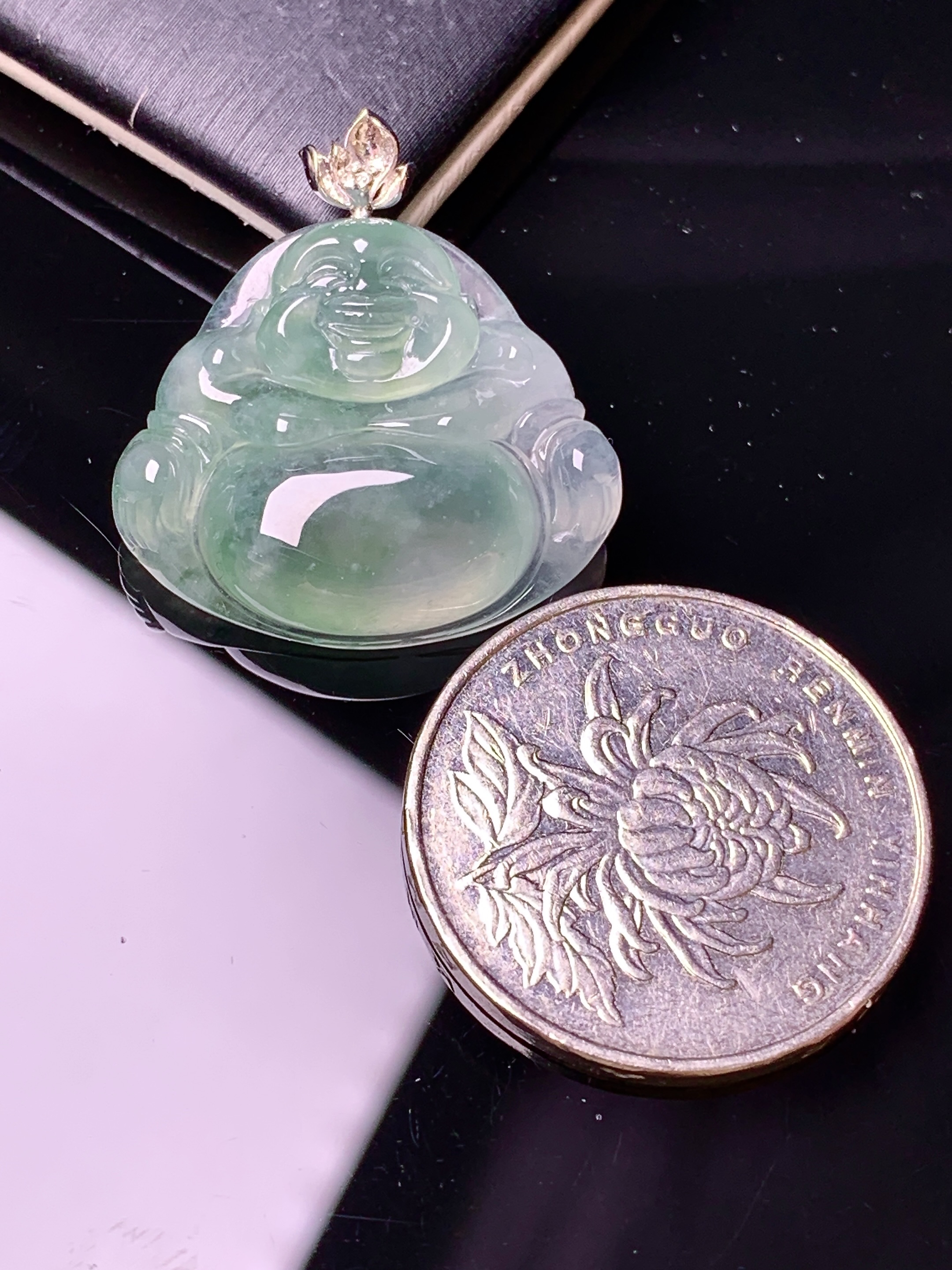 18k金镶嵌冰种佛公吊坠 玉质细腻 色泽艳丽清新 水润亮眼 整体尺寸26.5*24.7*5.8d1
