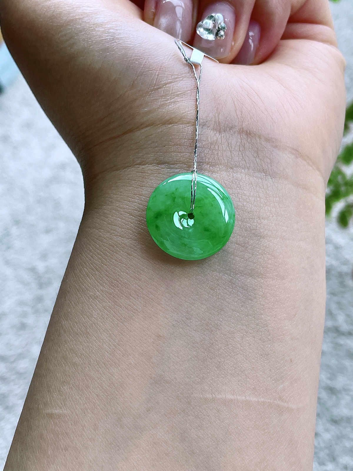 【裸石】冰阳绿平安扣吊坠
【说明】缅料 性价比高  
【尺寸】20-5