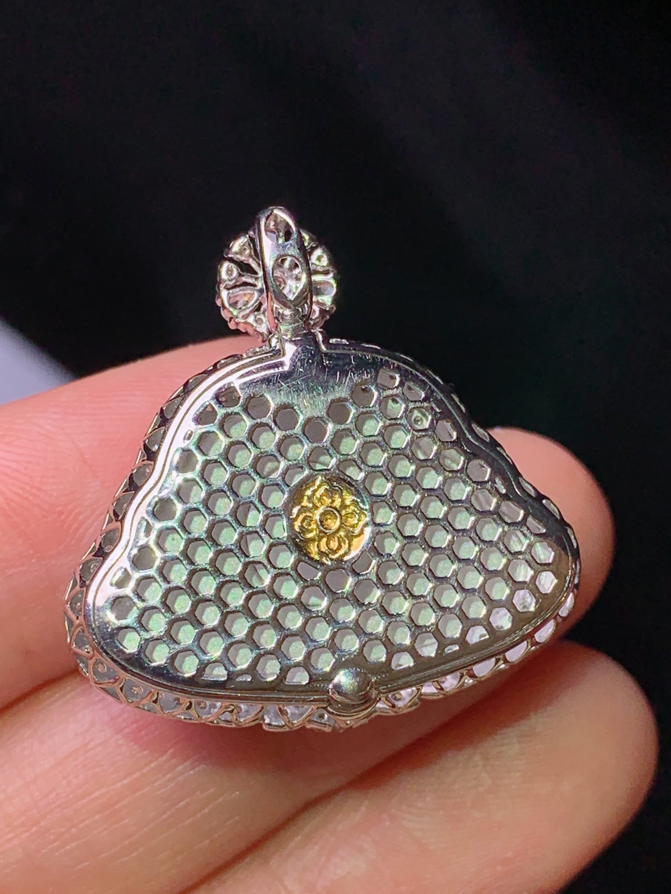 18k金钻镶嵌飘绿佛公吊坠 玉质细腻 色泽艳丽清新 水润亮眼 整体尺寸27*26.5*11.2g2