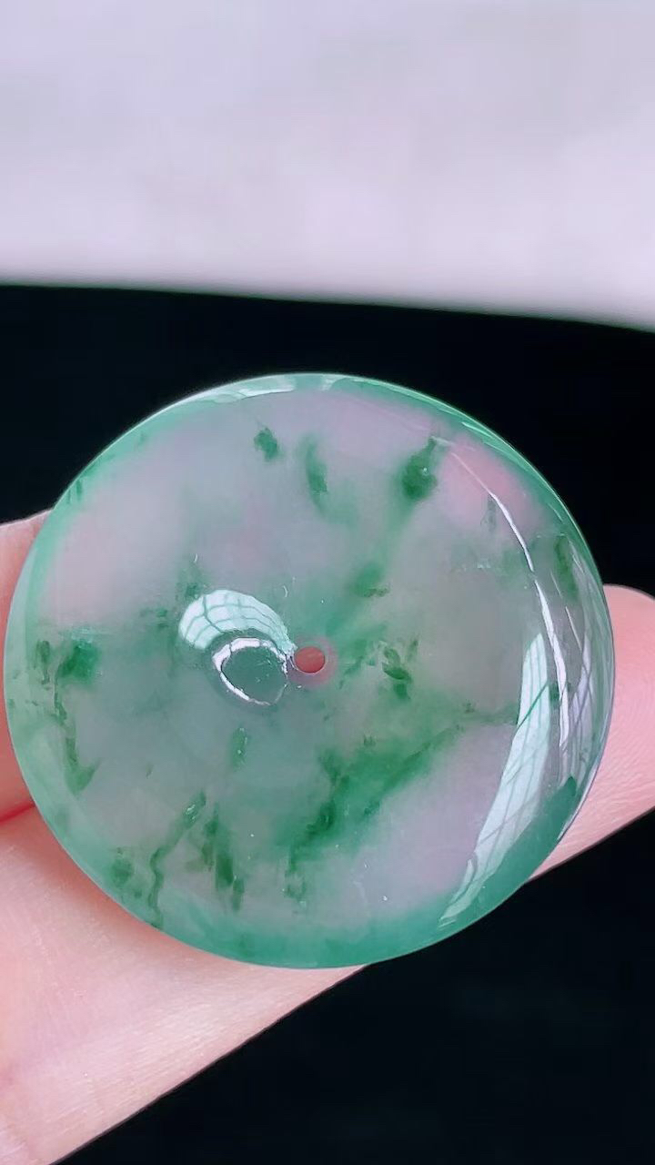 【翡翠名称】老坑种高冰飘花平安扣吊坠
【翡翠尺寸】直径厚度29.9/5.6mm
【翡翠描述】宝贝种老