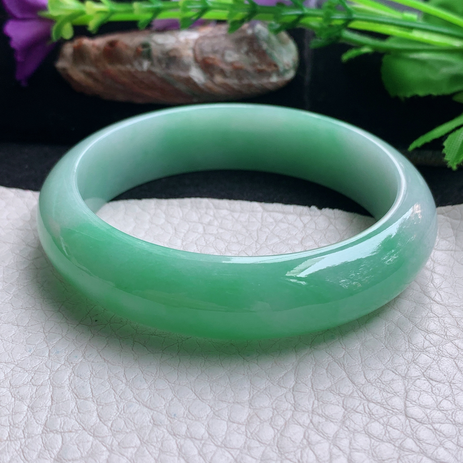 js实拍59*15*8招财轮胎镯 天然缅甸翡翠手镯辣绿胶感正圈玉镯子