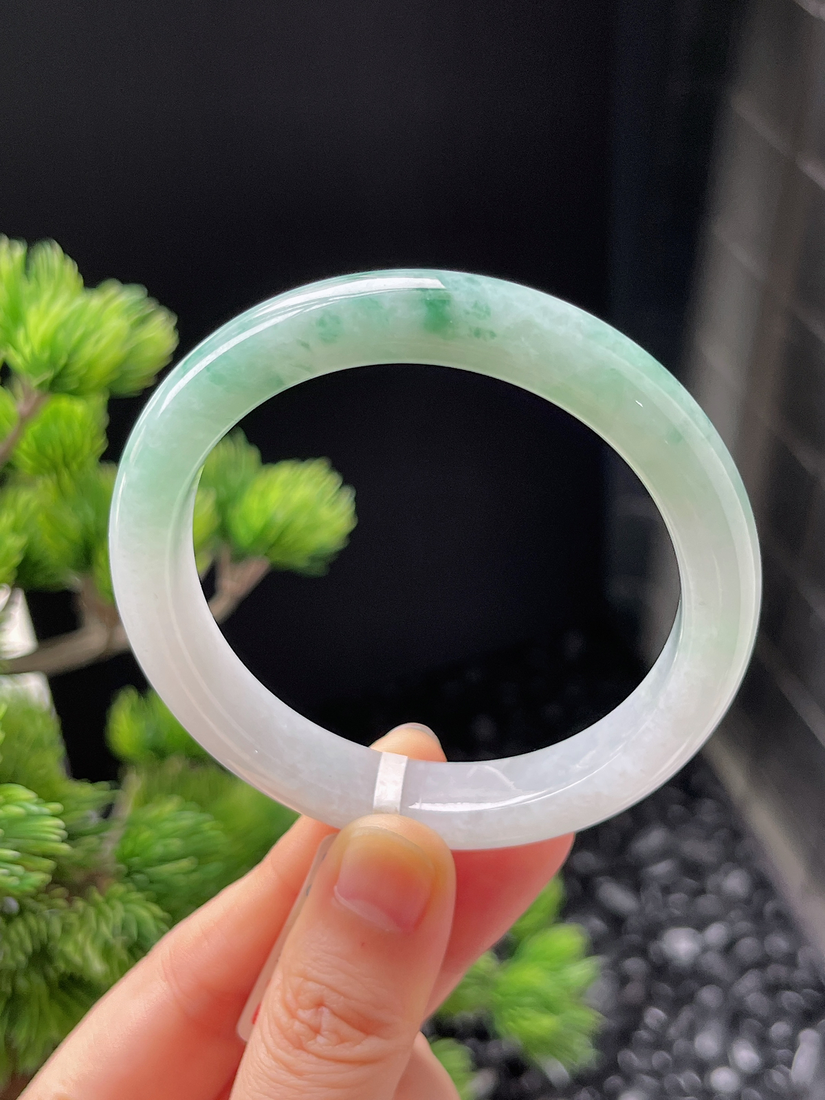 正圈54圈口，翡翠糯化种飘绿手镯