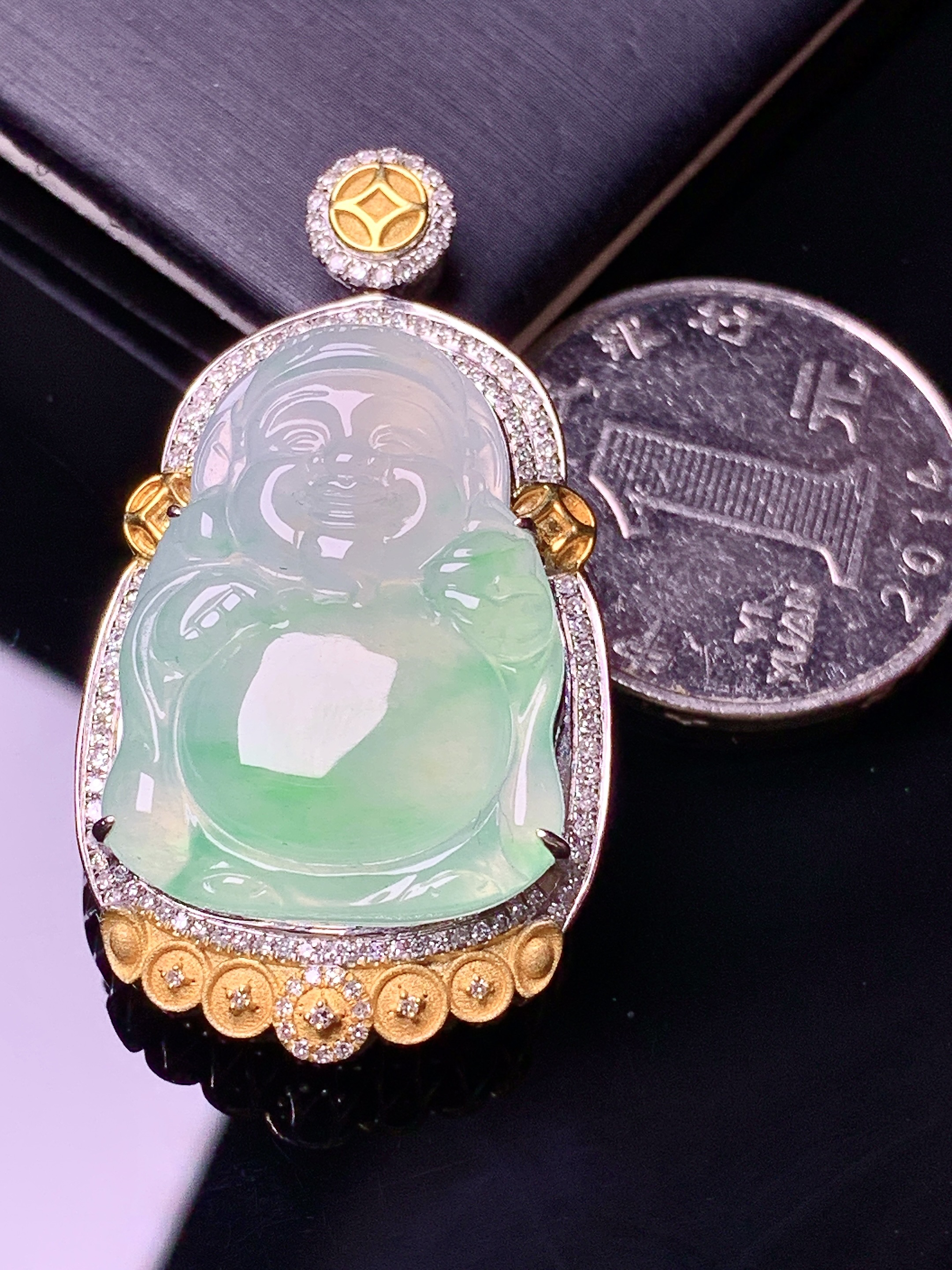 18k金钻镶嵌飘绿财神爷吊坠 玉质细腻 色泽艳丽清新 水润亮眼 整体尺寸43*23.2*12.5g2