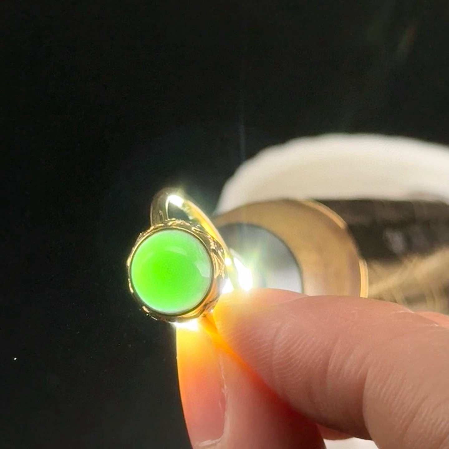 精品18k墨翠蛋面女戒 种好色正 黑度极好 打灯通透 油性十足 尺寸10.8