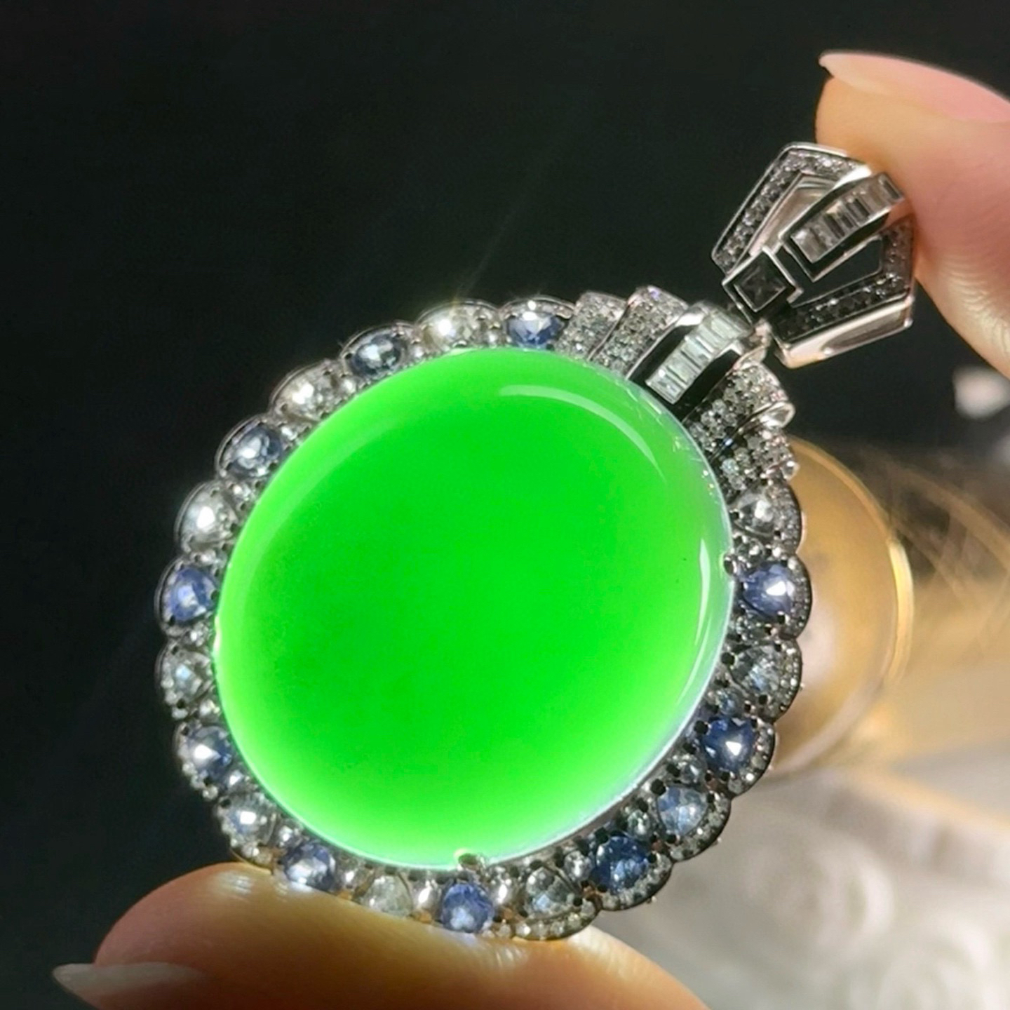 18k墨翠蛋面吊坠 种好色正 黑度极好 打灯通透  尺寸48.4