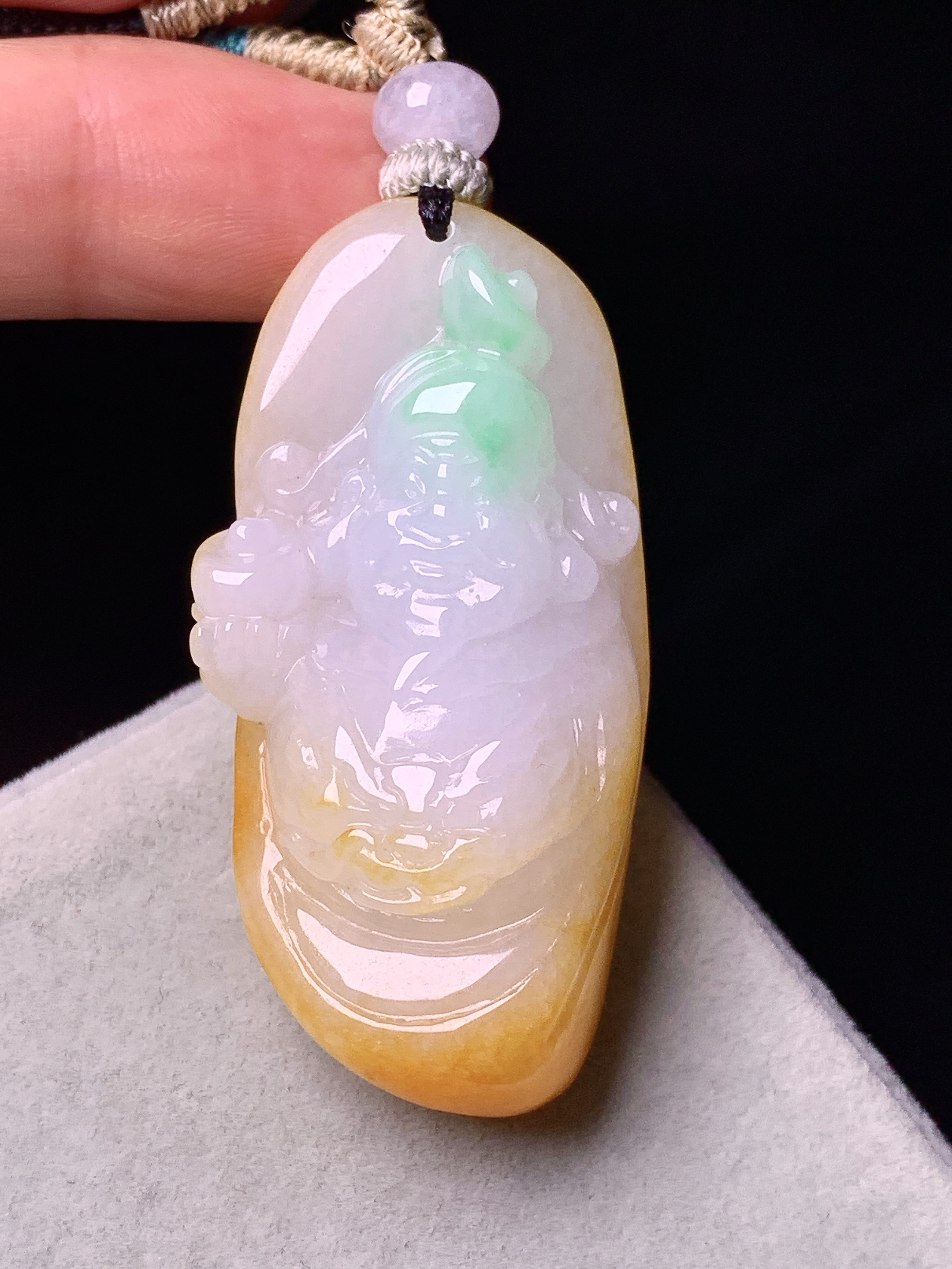 飘黄绿翡财神爷吊坠 玉质细腻 色泽艳丽清新 水润亮眼 整体尺寸46.8*23.6*13.8w1