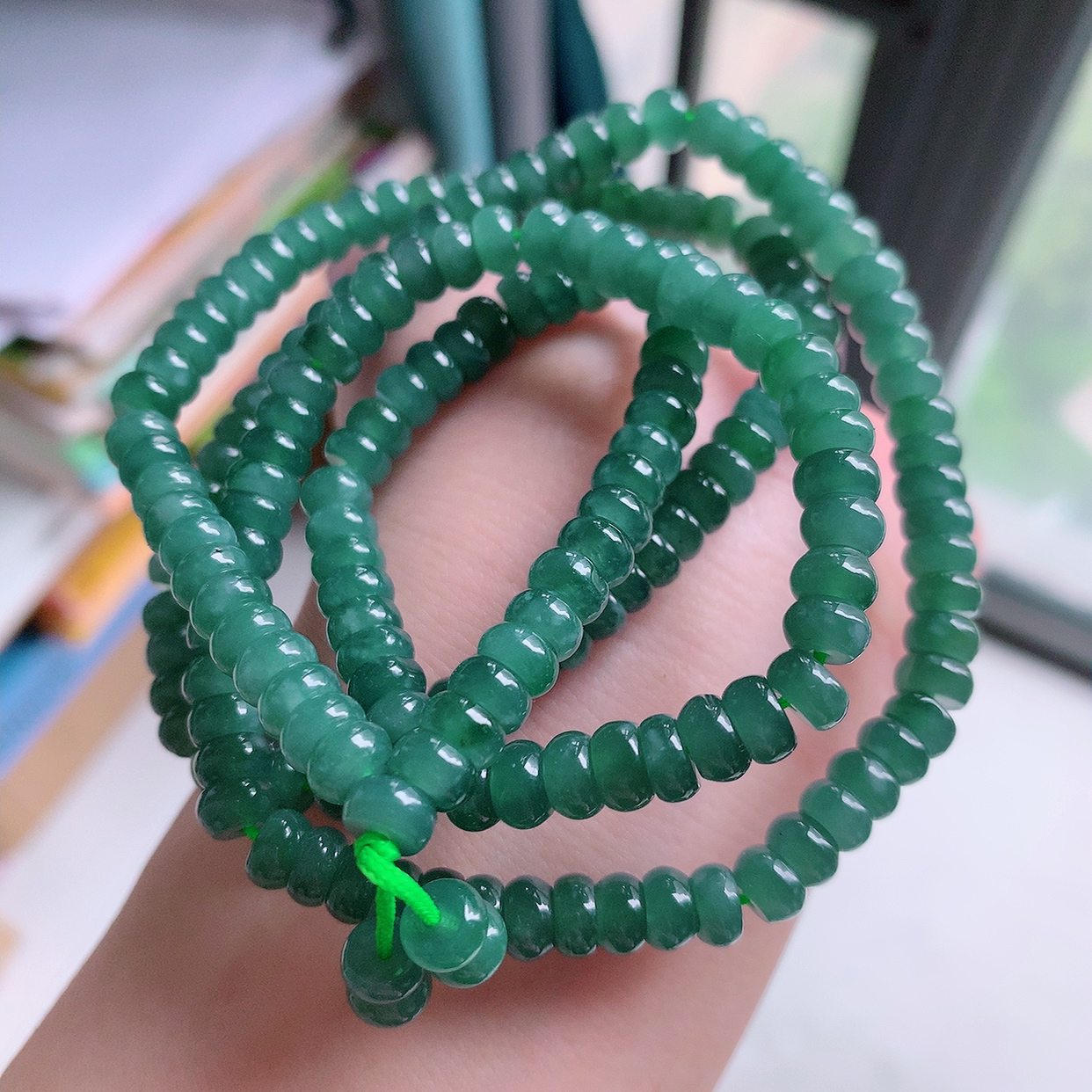 自然光实拍，冰润满色翡翠项链   翡翠珠链 玉质细腻  冰清玉润  颜色漂亮  #001.1取一尺寸6mm