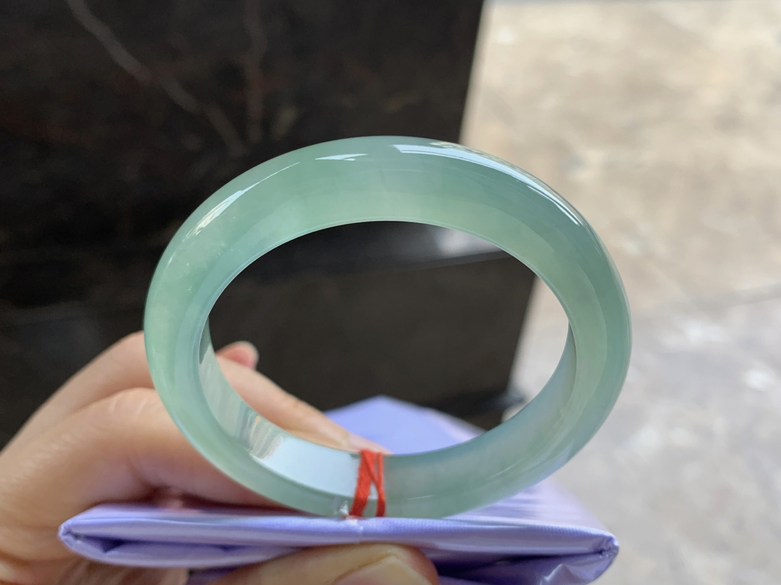 50-10-8.1

冰种晴绿手镯^_^底色浓郁漂亮