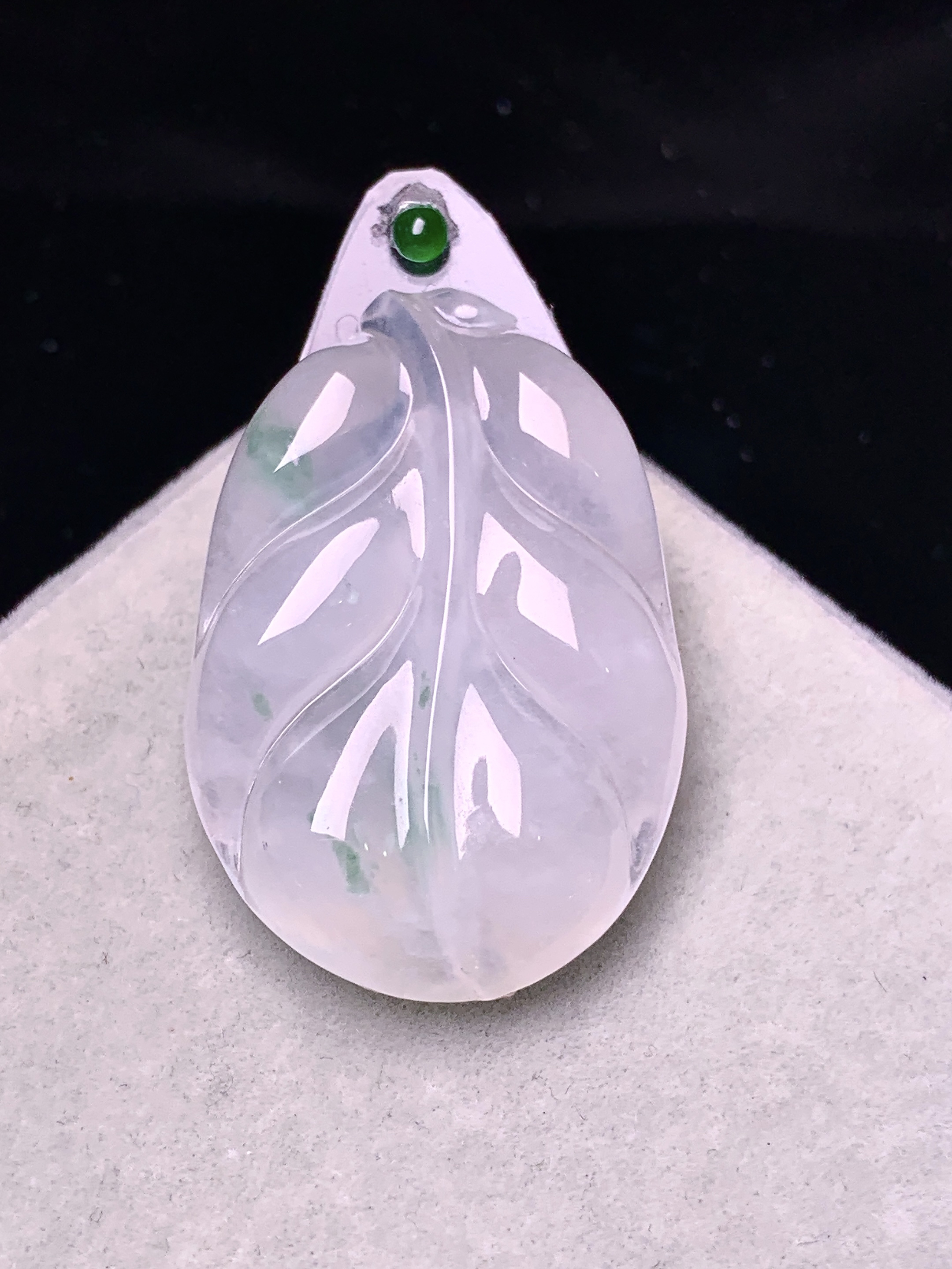 镶嵌款 飘绿树叶玉质细腻 色泽艳丽清新 水润亮眼 整体尺寸32*21.3*4.5*2x