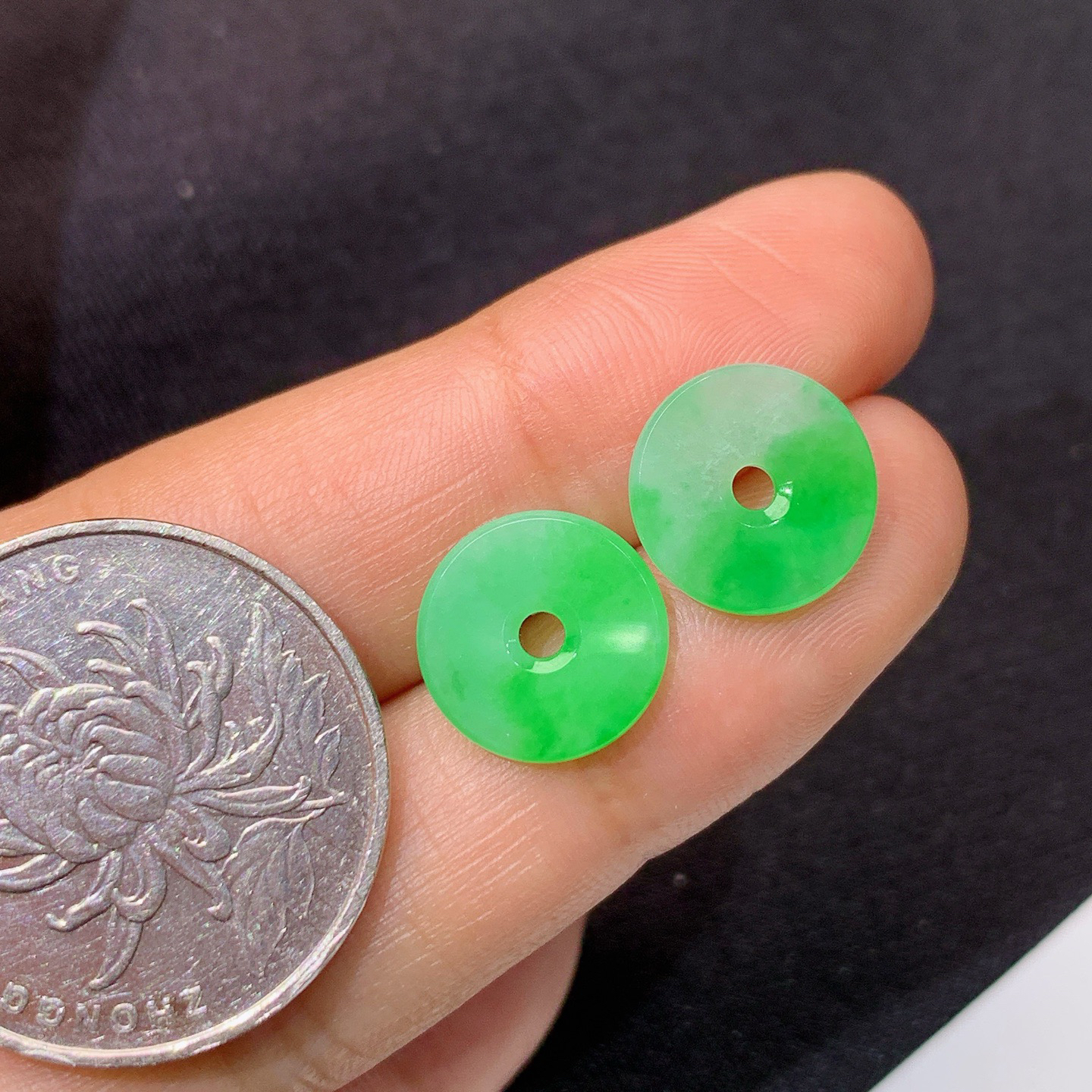 冰飘绿圆牌一对，镶嵌佳品，冰润色阳，种水足，Ht 尺寸11.6*1.7