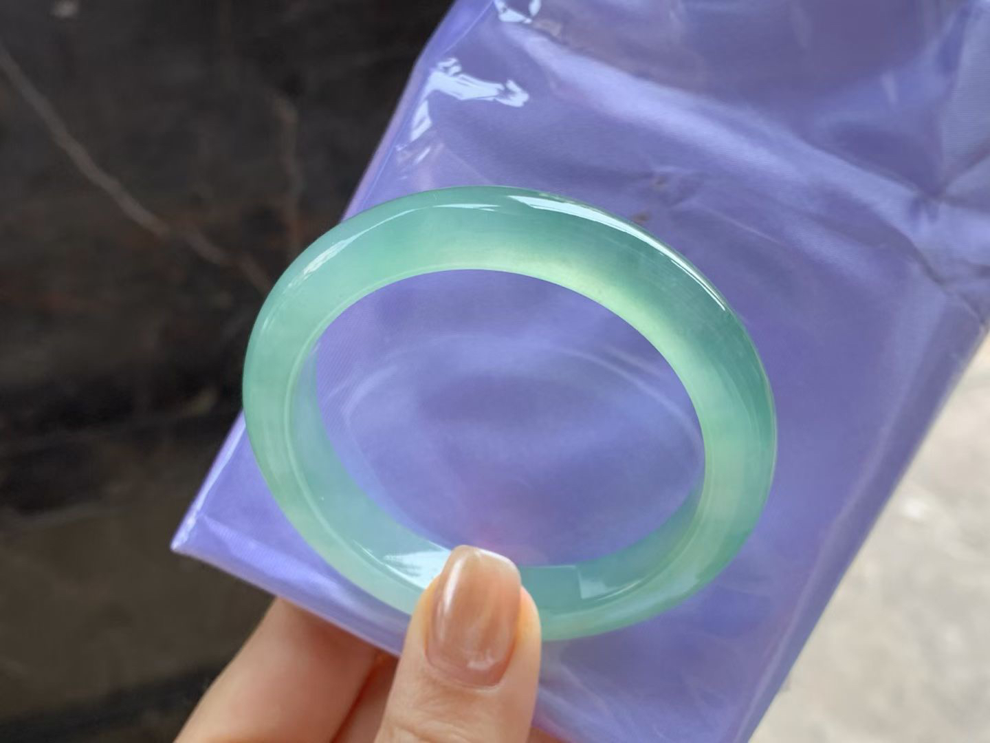 50-10-8.1

冰种晴绿手镯^_^底色浓郁漂亮