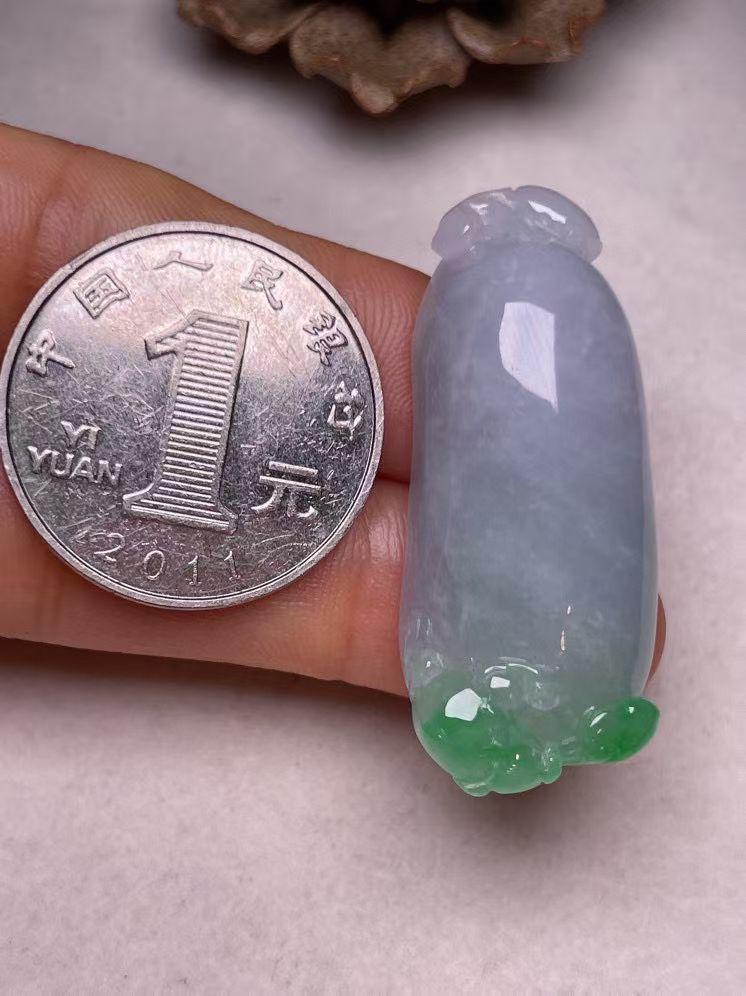 冰糯种飘绿【福瓜吊坠】吊坠，种水好，玉质细腻 ，卖相好‘