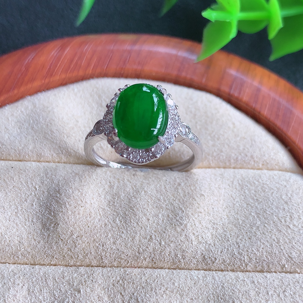 冰润满绿精美环形翡翠戒指  玉质细腻  冰清玉润  飘花灵动  颜色漂亮  W502.28   内径